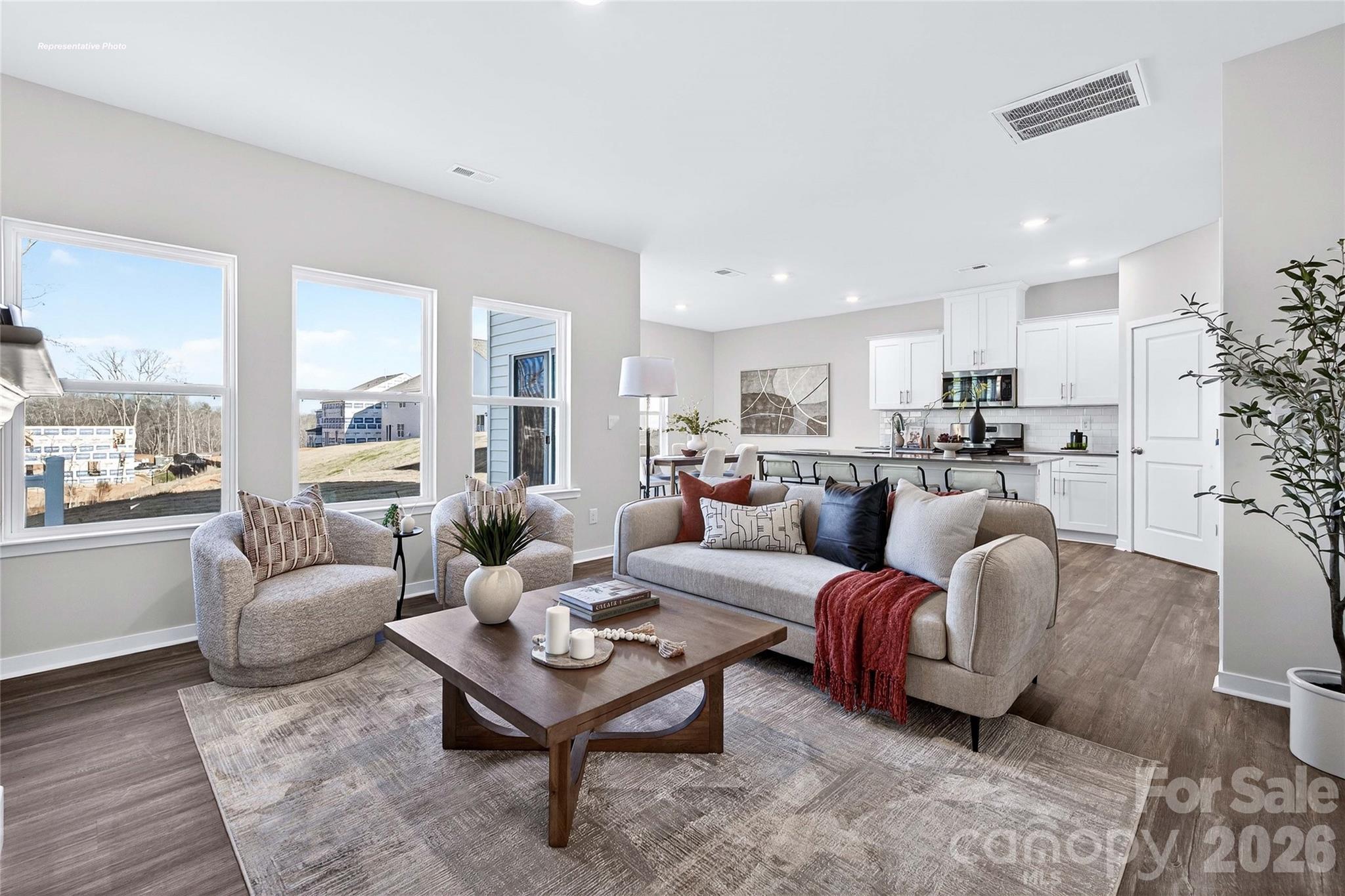 1375 Mammoth Road Property Photo 2