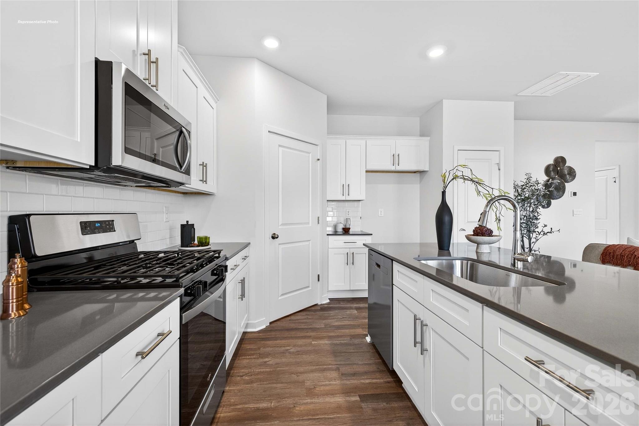 1375 Mammoth Road Property Photo 8