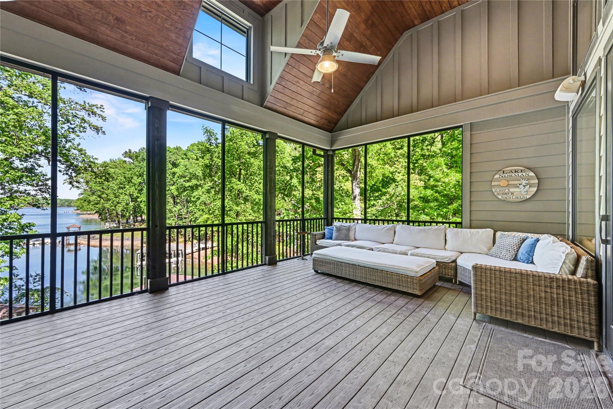 142 Lakeview Shores Loop Property Photo 5