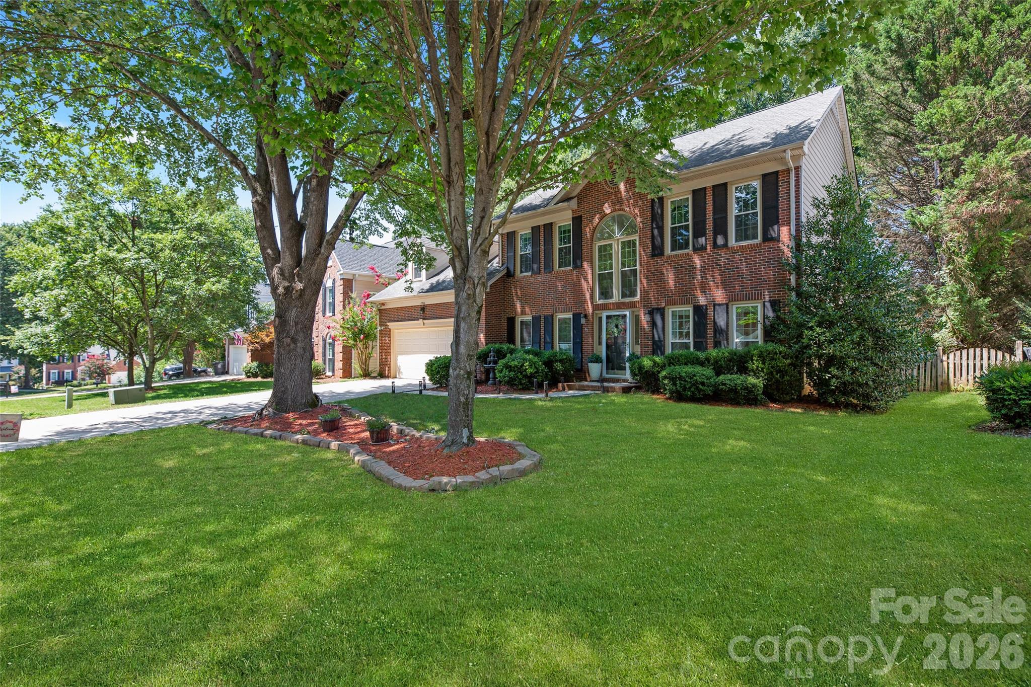 8906 Glade Court Property Photo 3