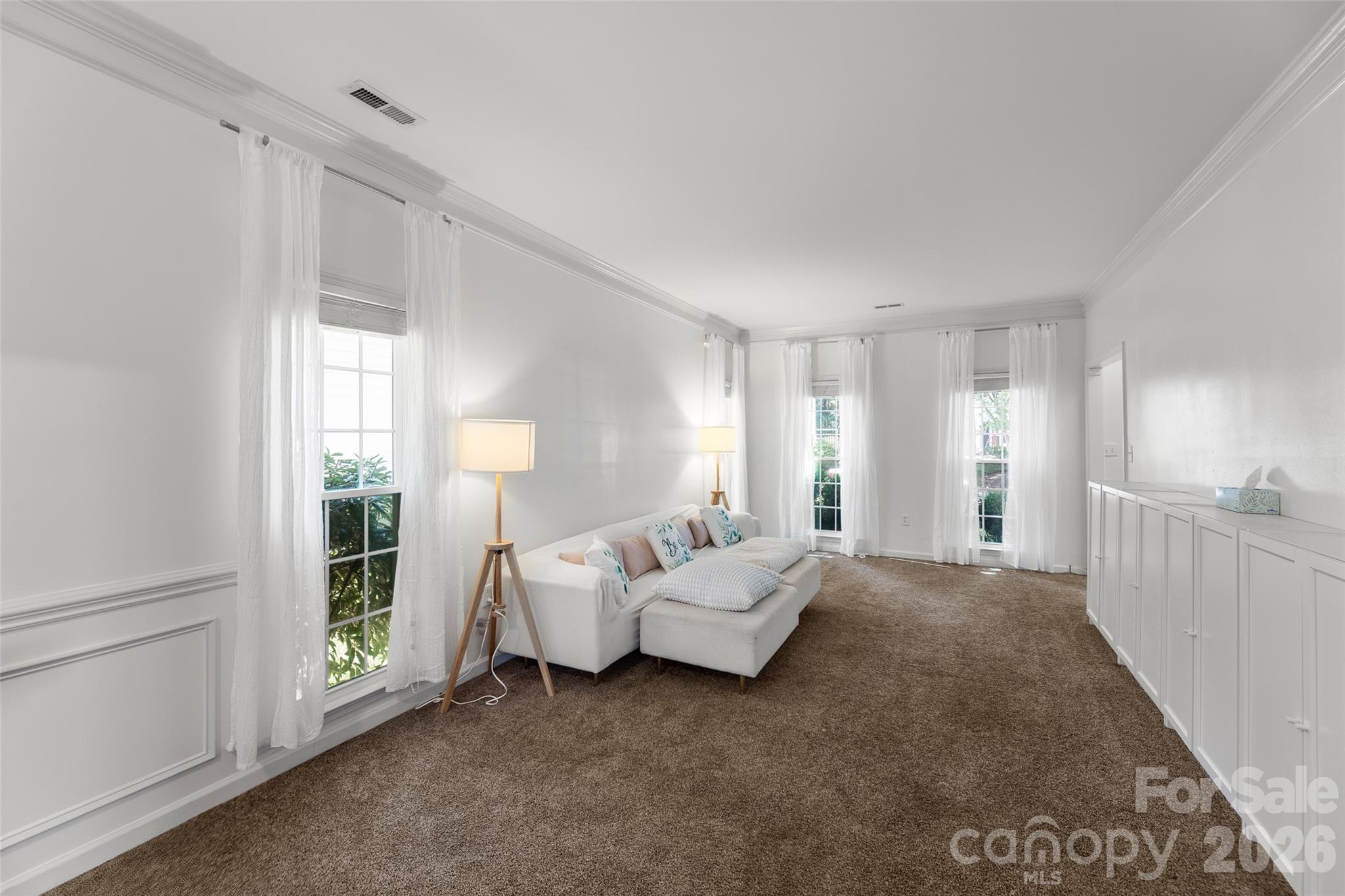 8906 Glade Court Property Photo 5