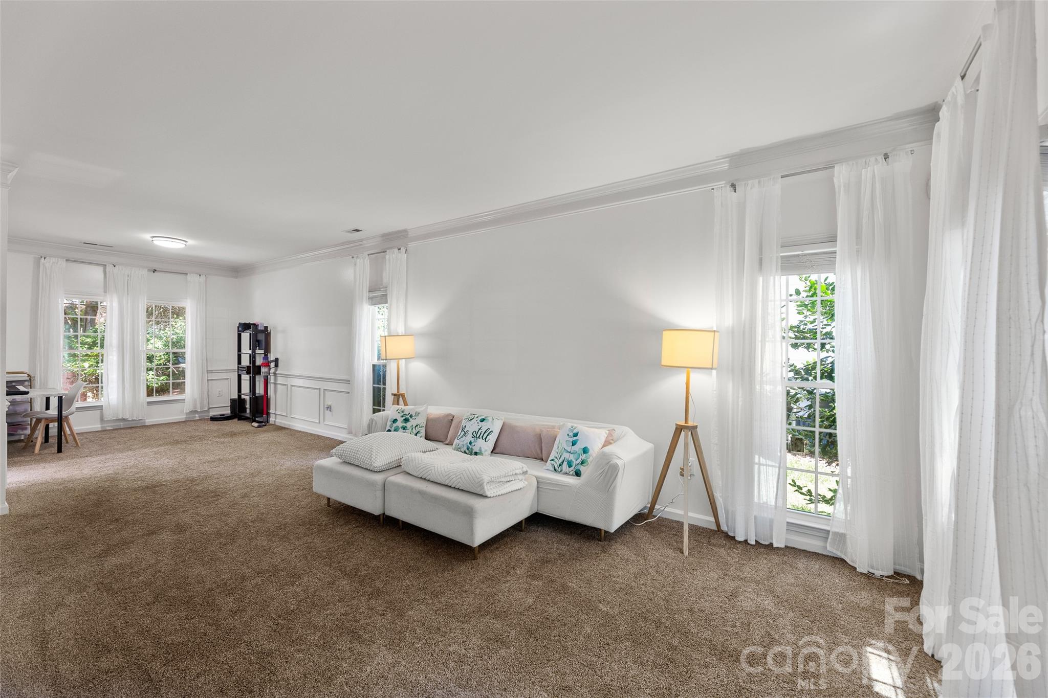 8906 Glade Court Property Photo 6