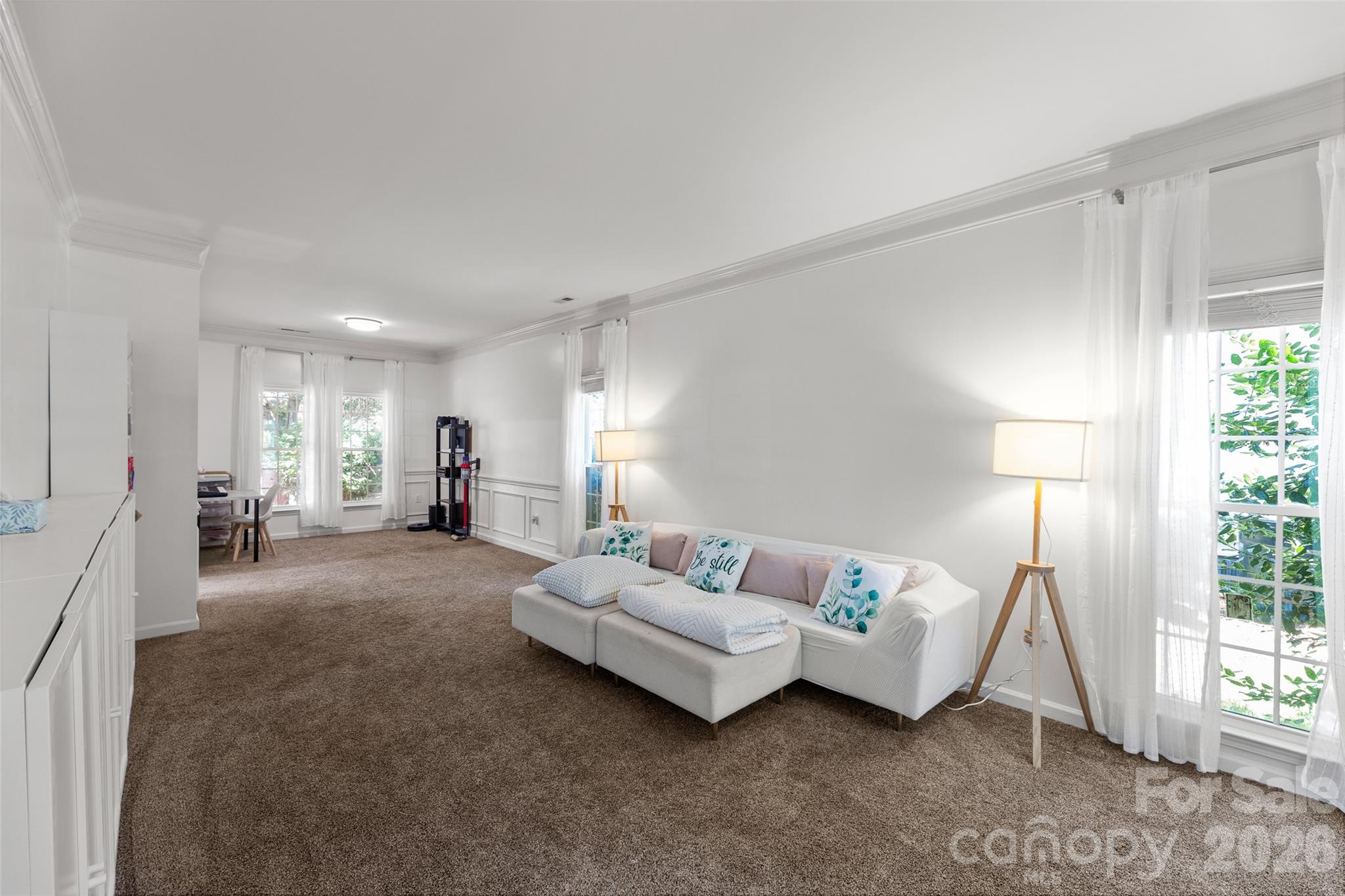 8906 Glade Court Property Photo 7