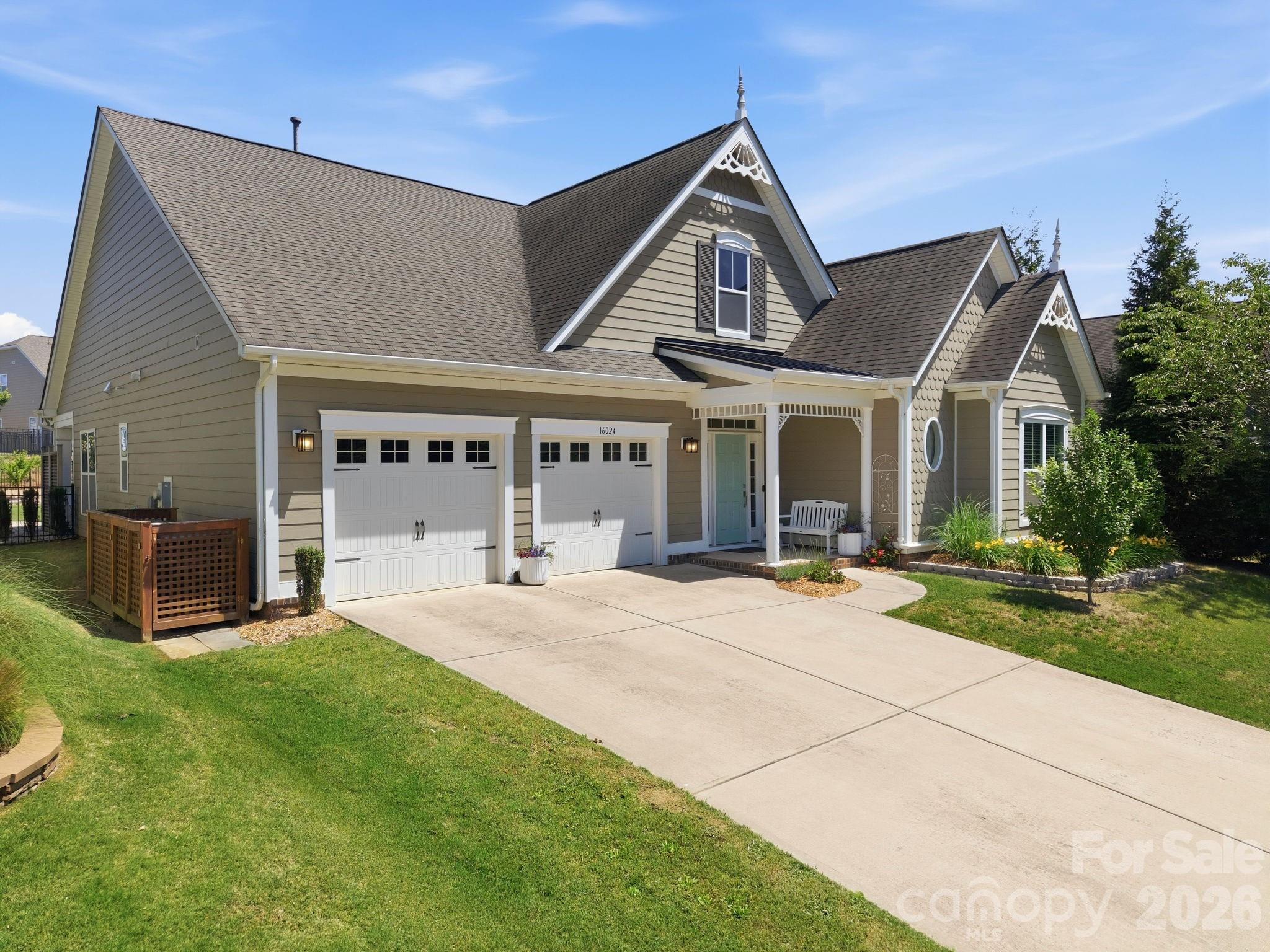 16024 Oxford Glenn Drive Property Photo 3