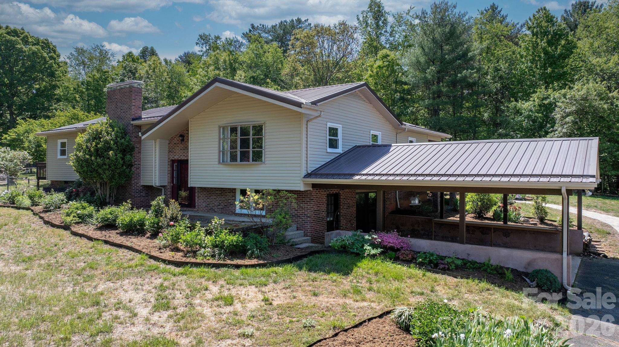 2113 White Pine Drive Property Photo 1