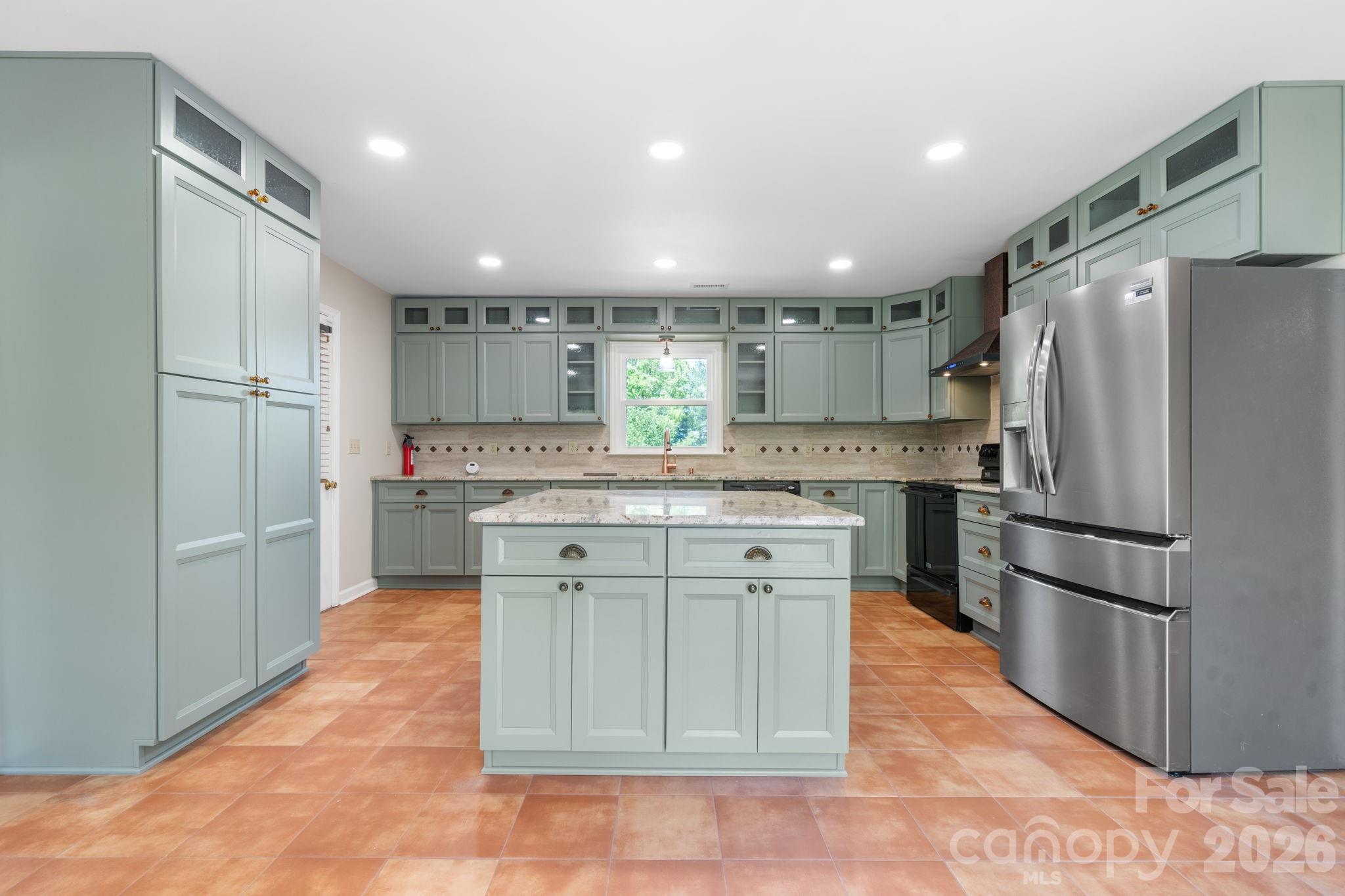 2113 White Pine Drive Property Photo 2