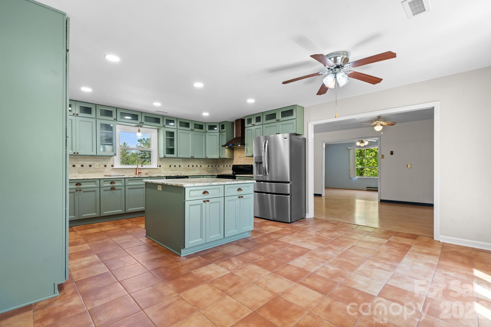 2113 White Pine Drive Property Photo 3