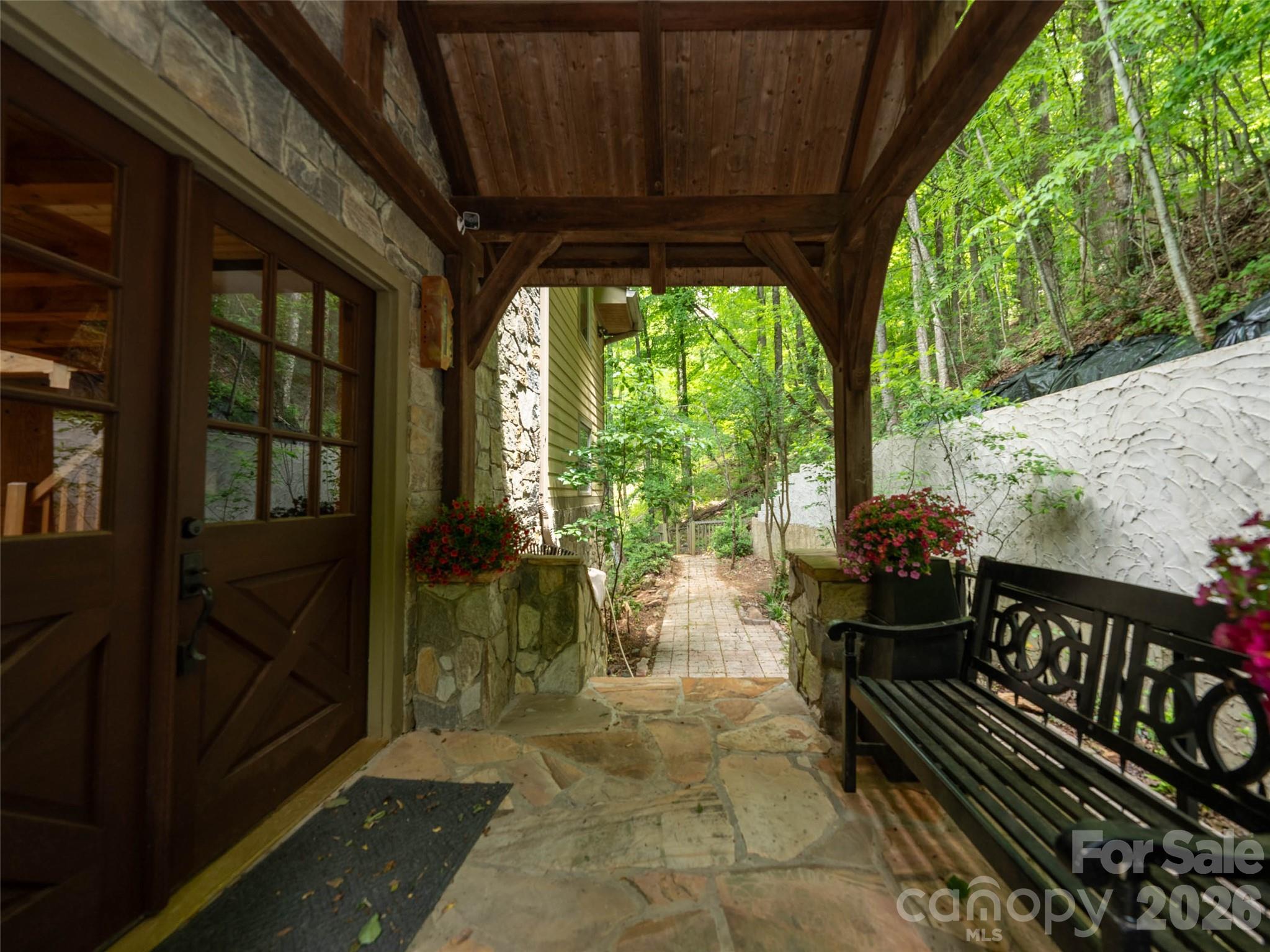 82 Red Oak Drive Property Photo 1