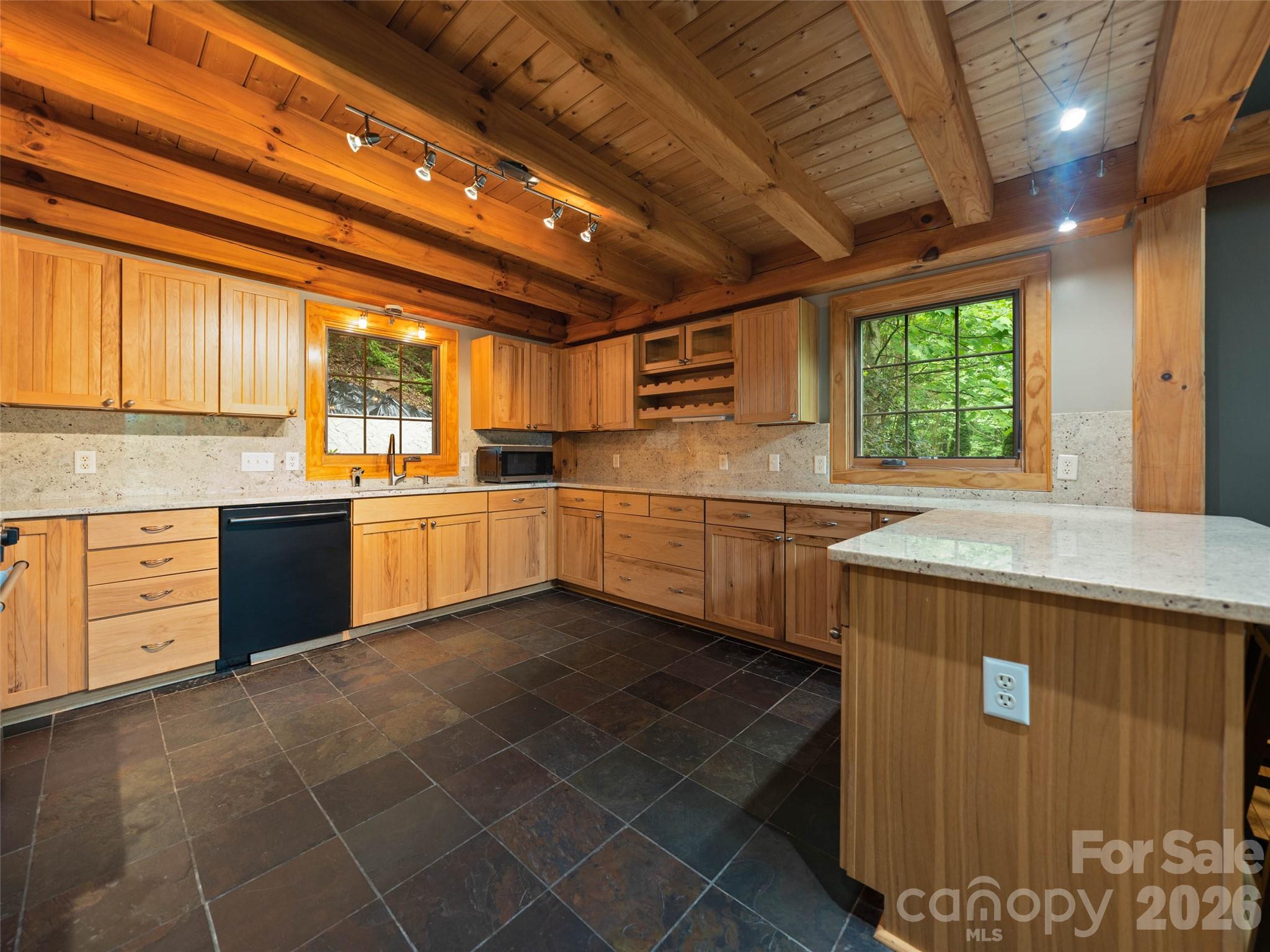 82 Red Oak Drive Property Photo 11
