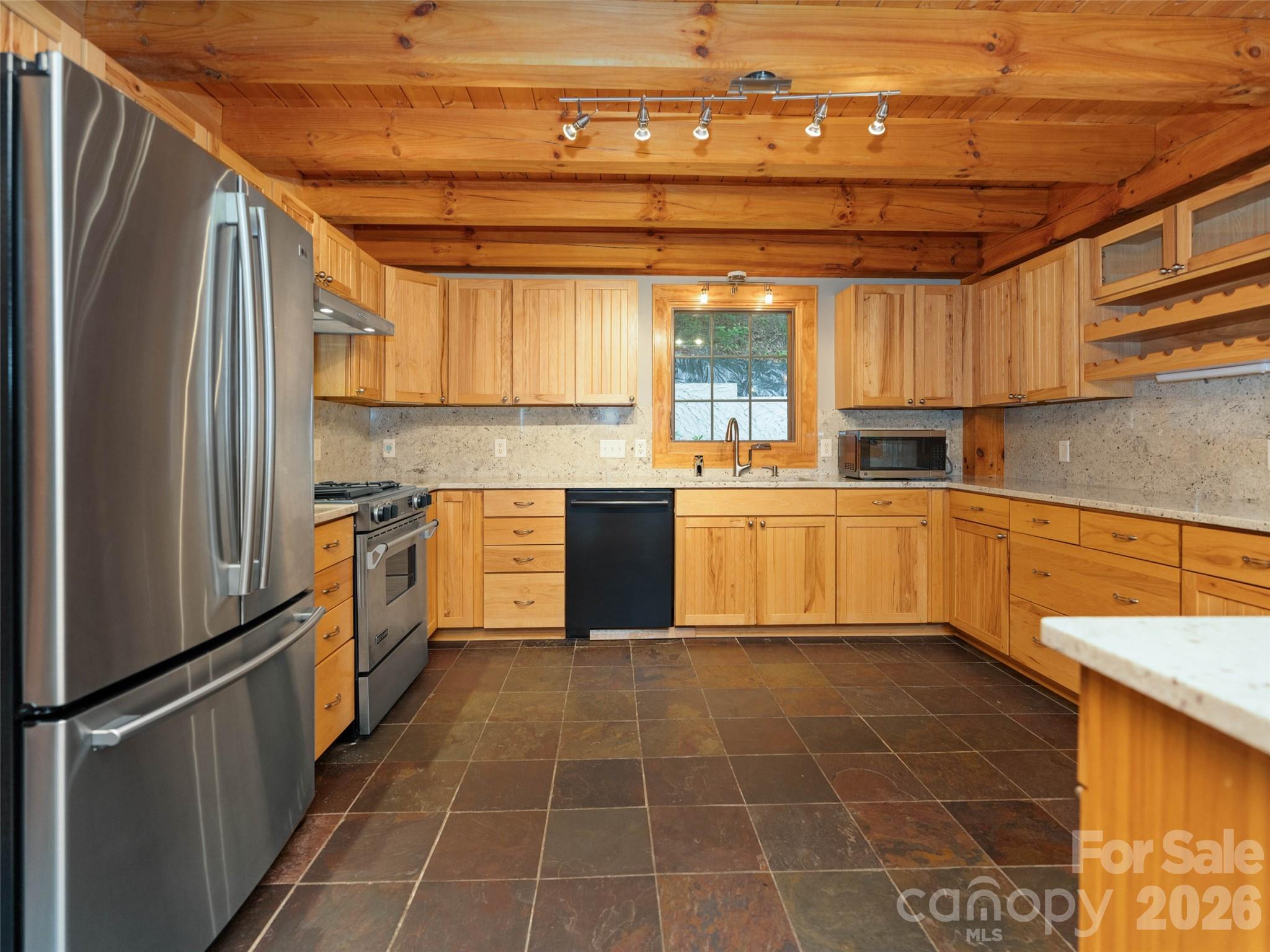 82 Red Oak Drive Property Photo 12