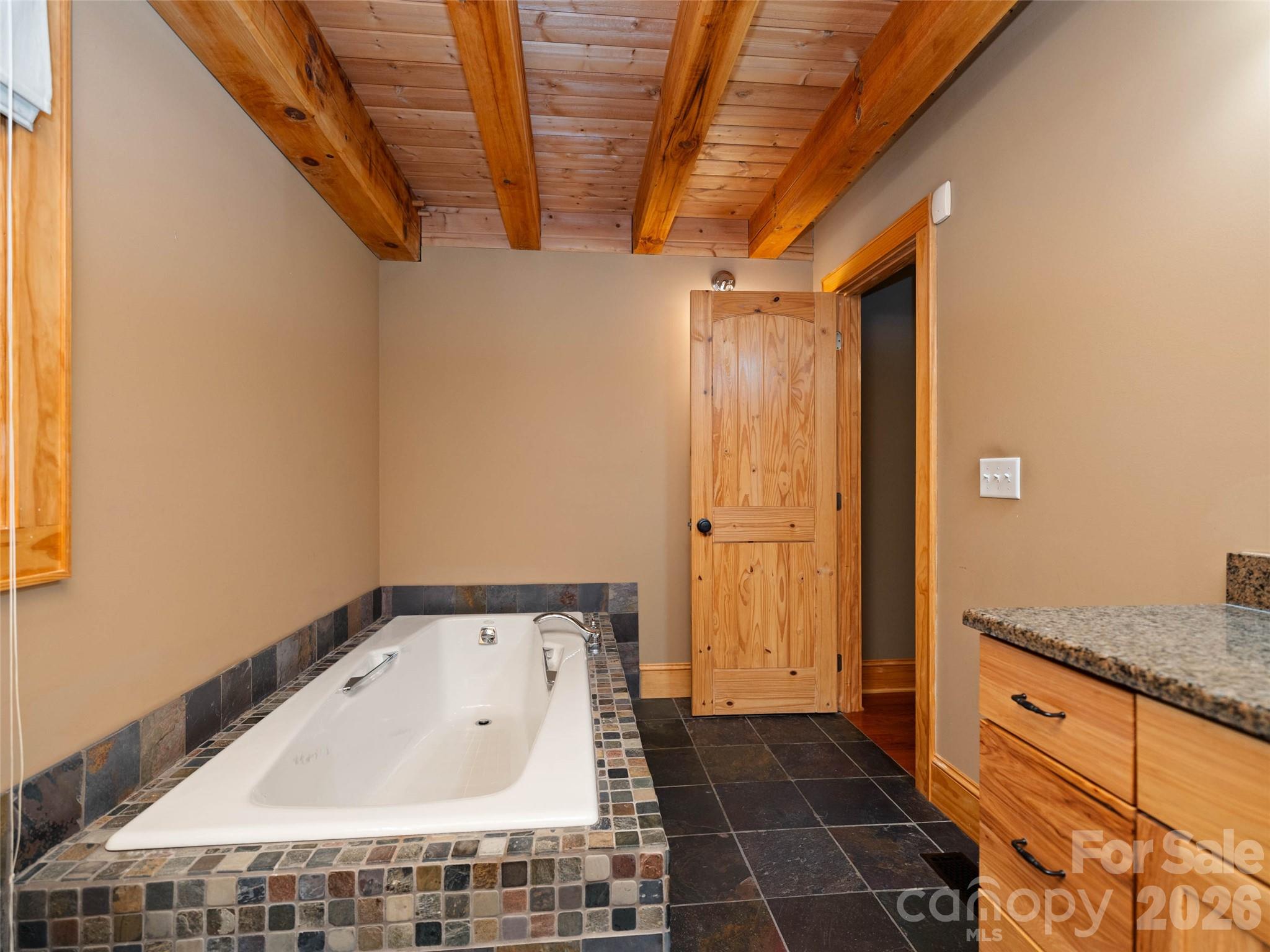 82 Red Oak Drive Property Photo 22