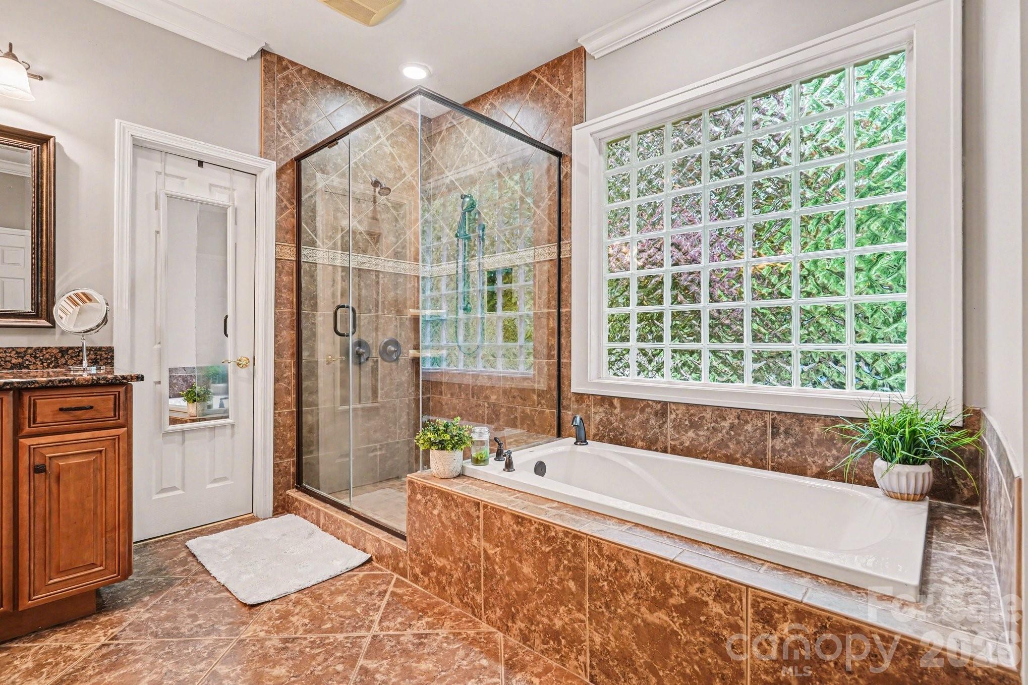 10501 Olde Irongate Lane Property Photo 25