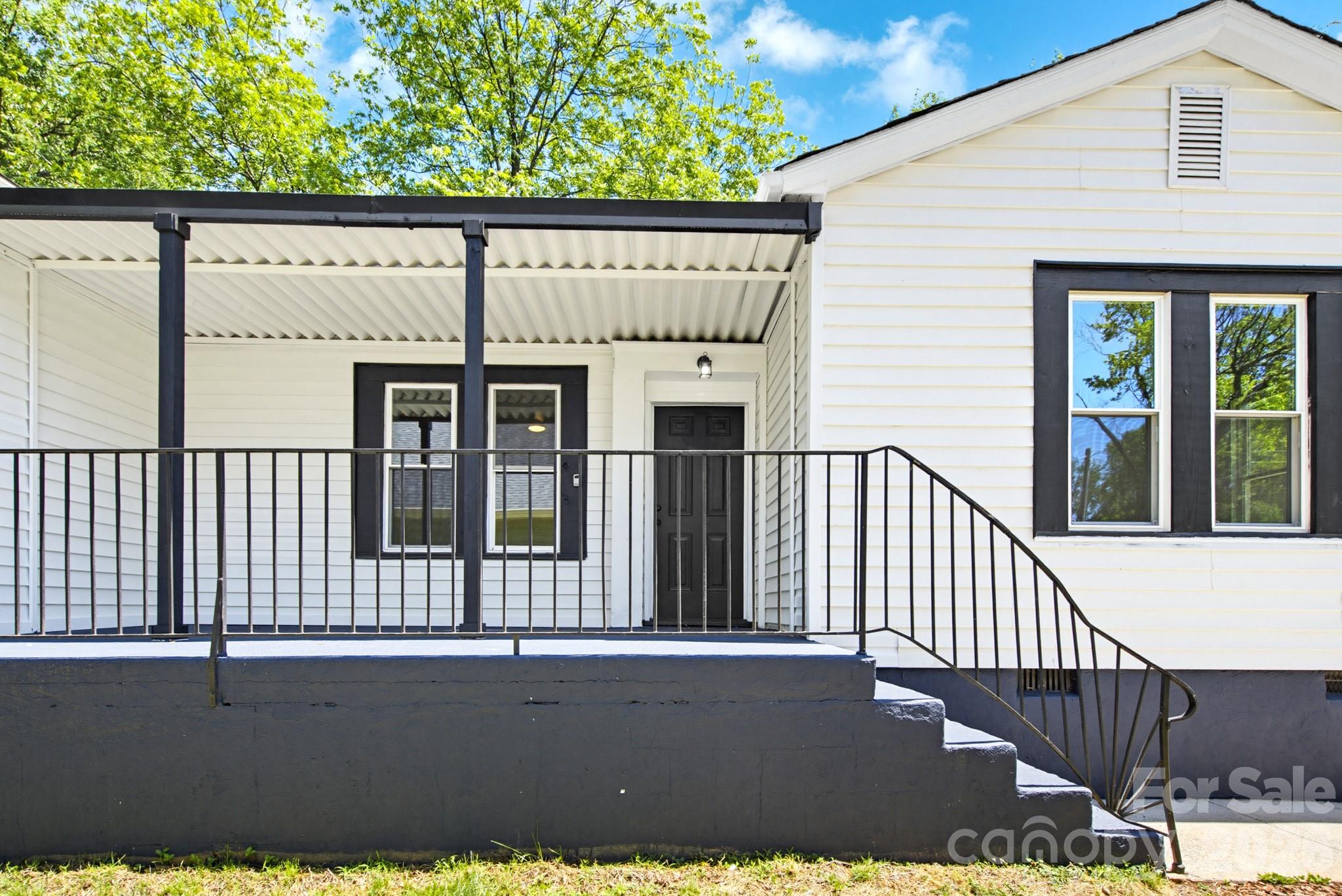 2622 Hemphill Street Property Photo 4