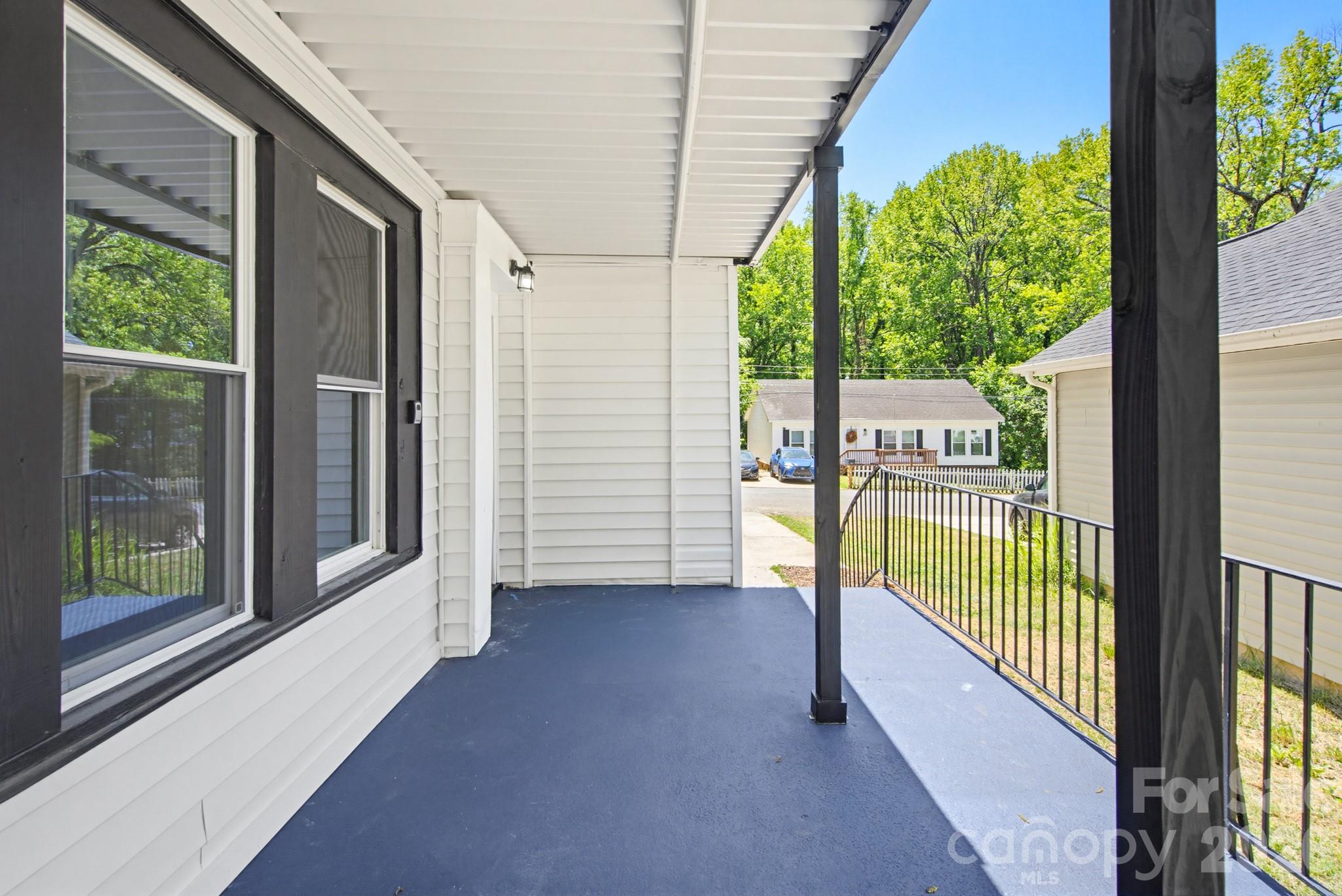 2622 Hemphill Street Property Photo 6