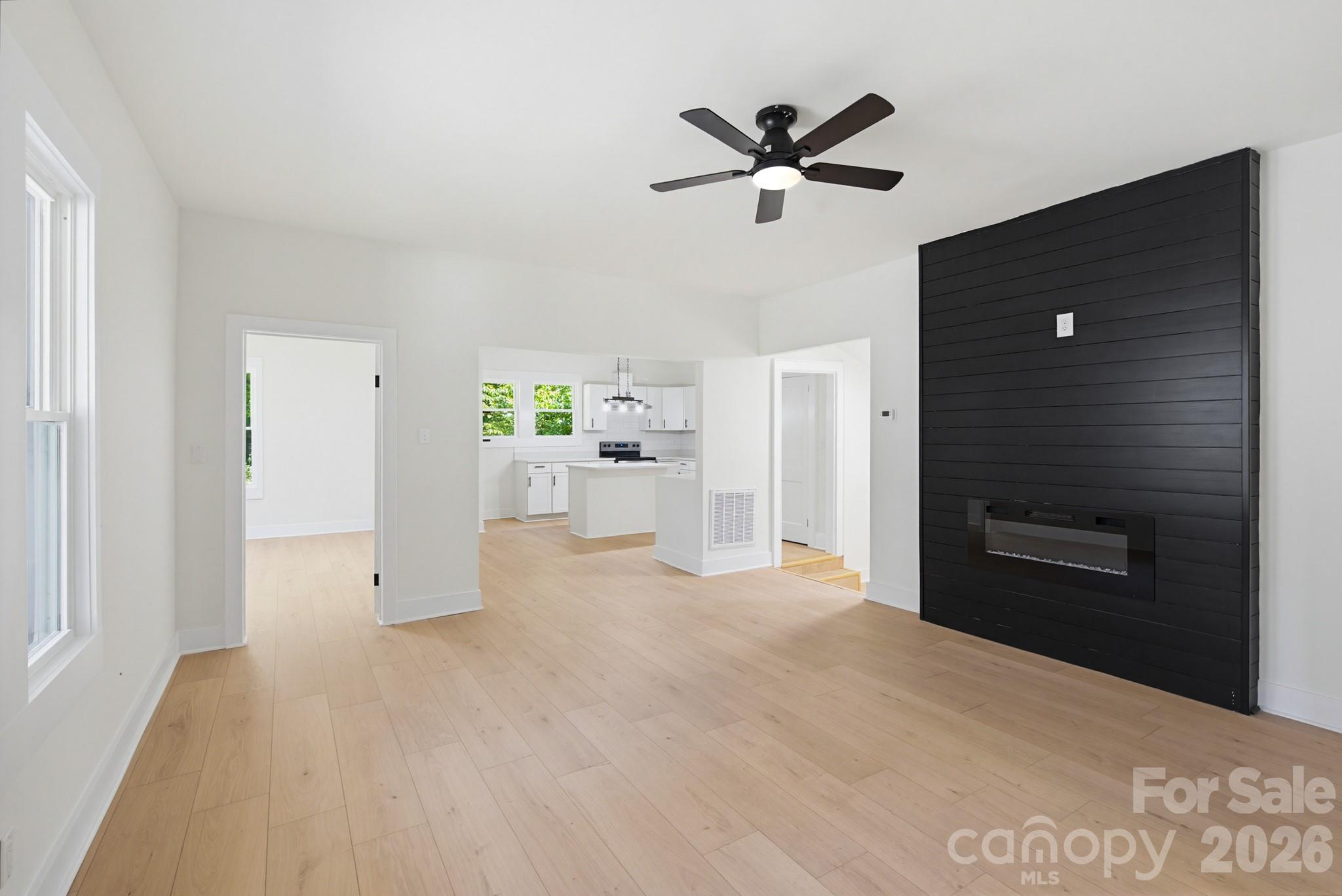 2622 Hemphill Street Property Photo 7
