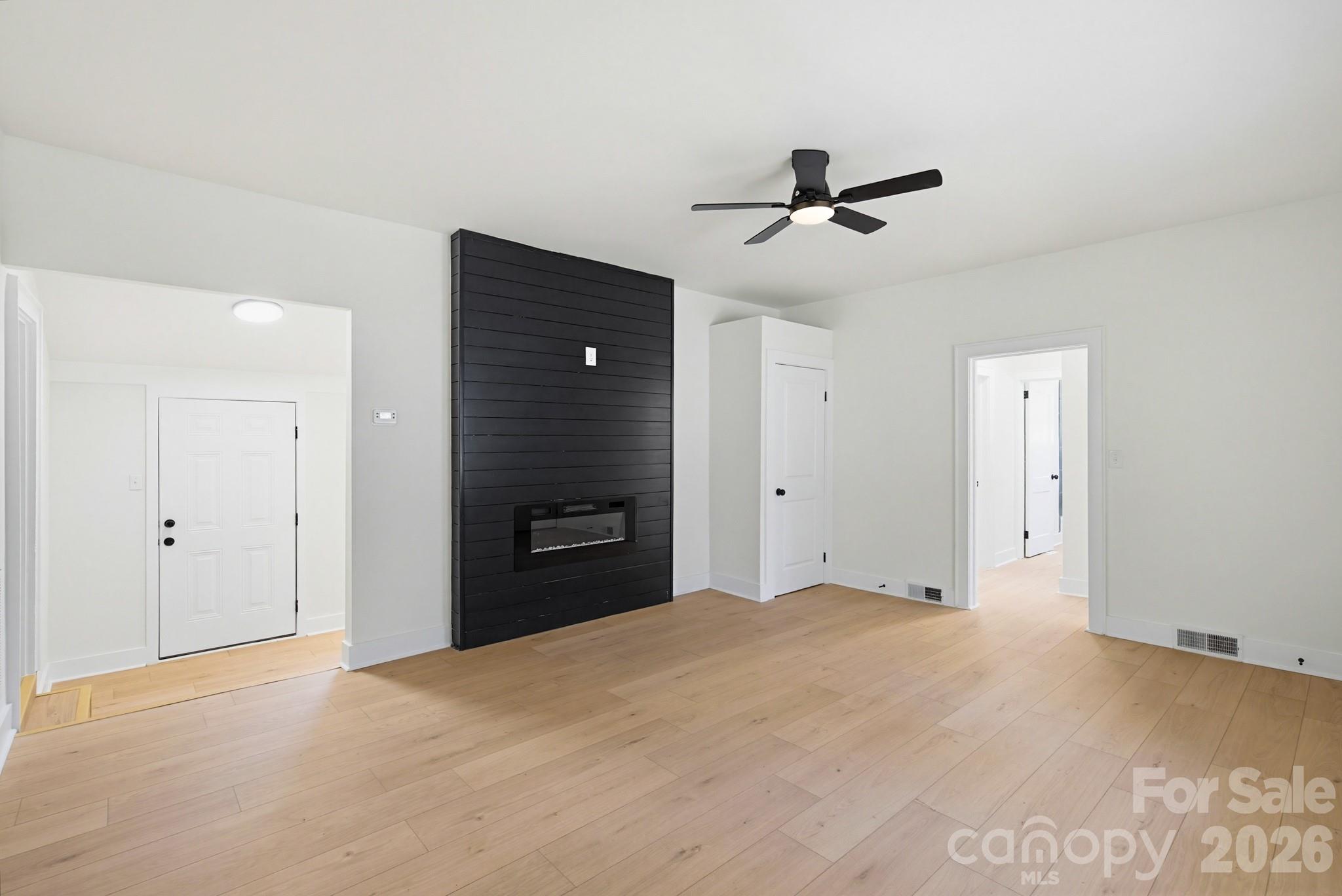 2622 Hemphill Street Property Photo 8
