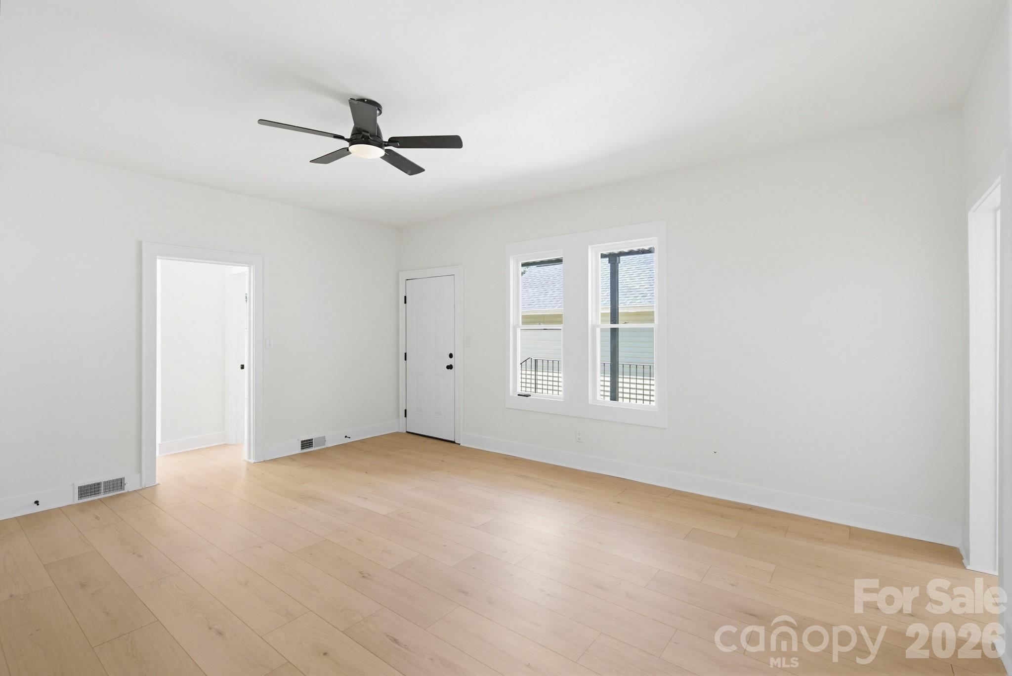 2622 Hemphill Street Property Photo 9