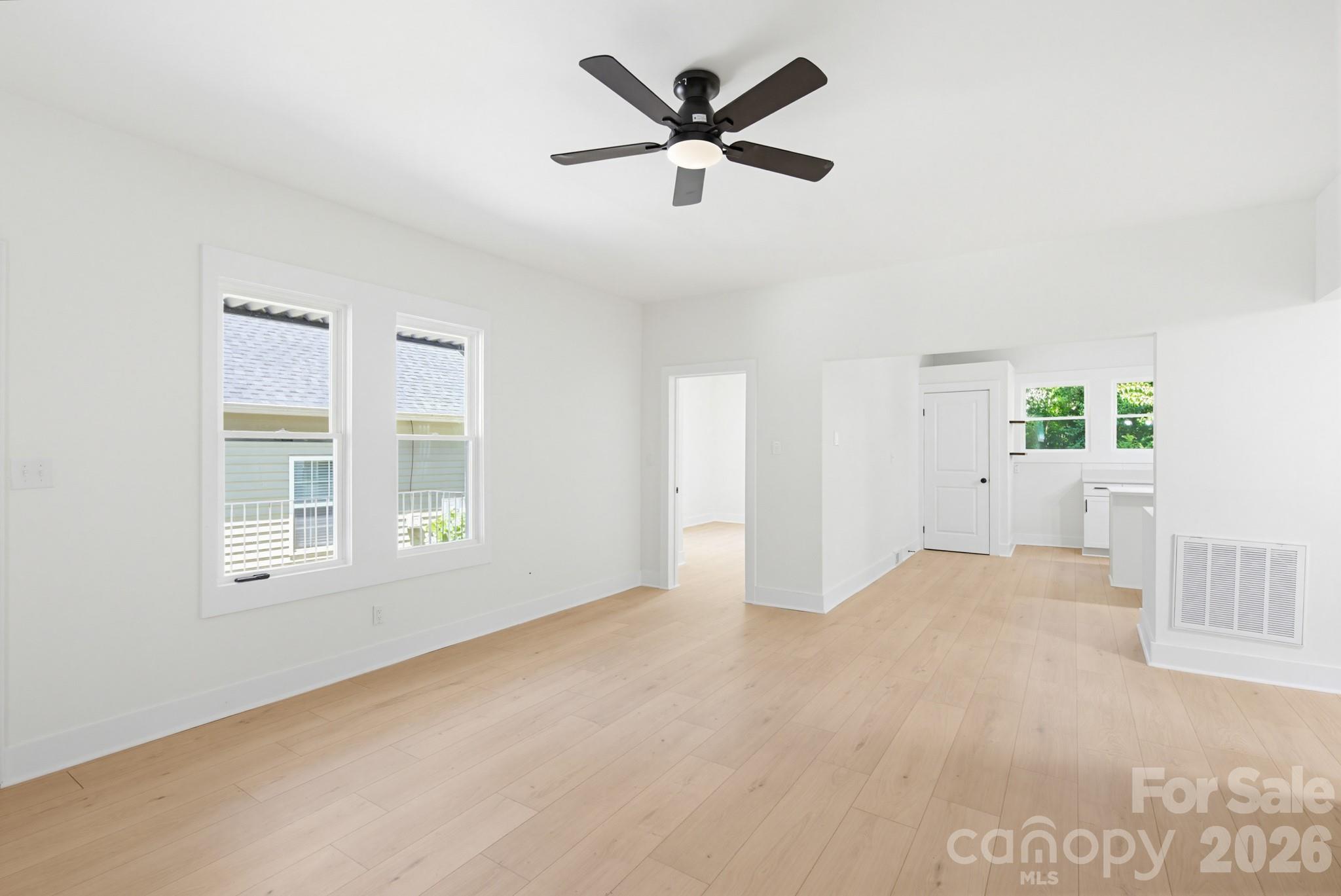 2622 Hemphill Street Property Photo 10