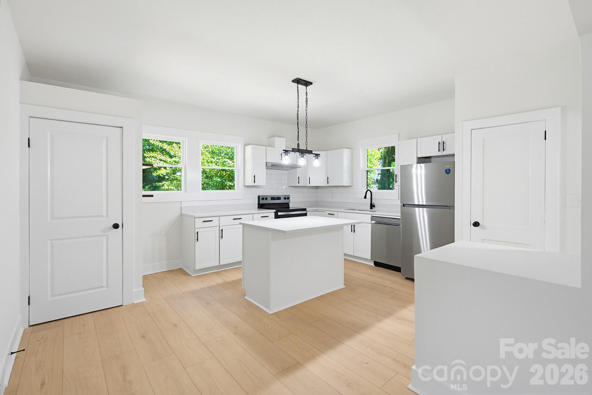 2622 Hemphill Street Property Photo 13