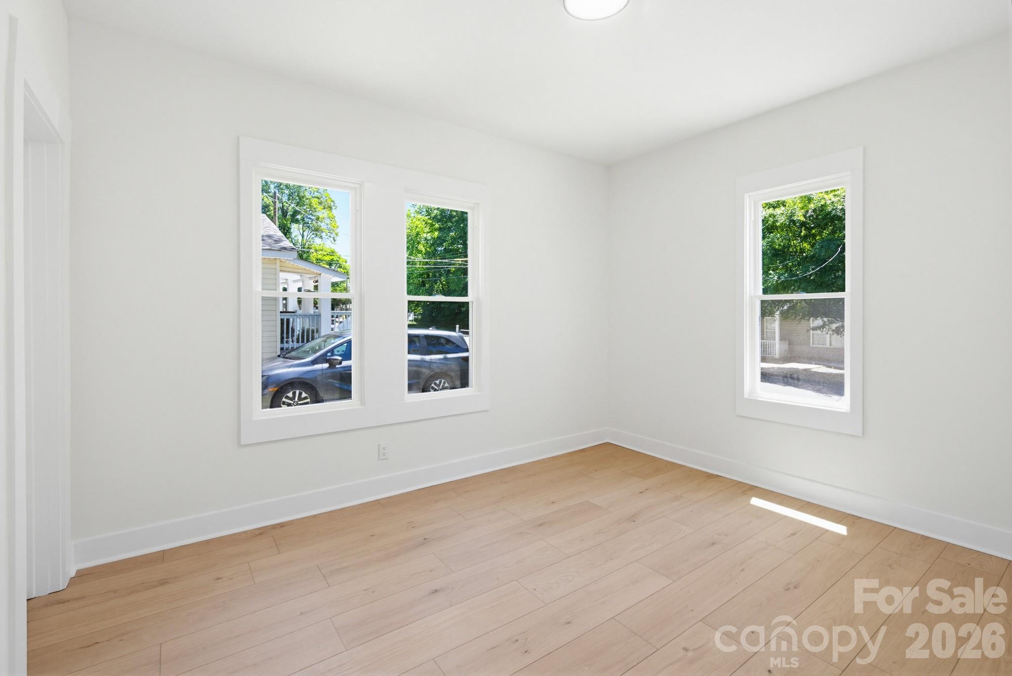 2622 Hemphill Street Property Photo 23