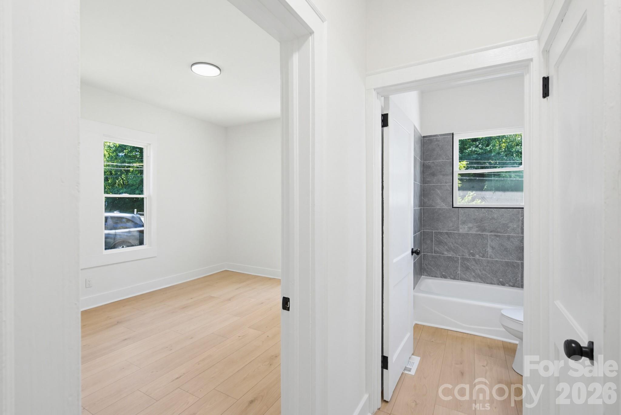 2622 Hemphill Street Property Photo 25