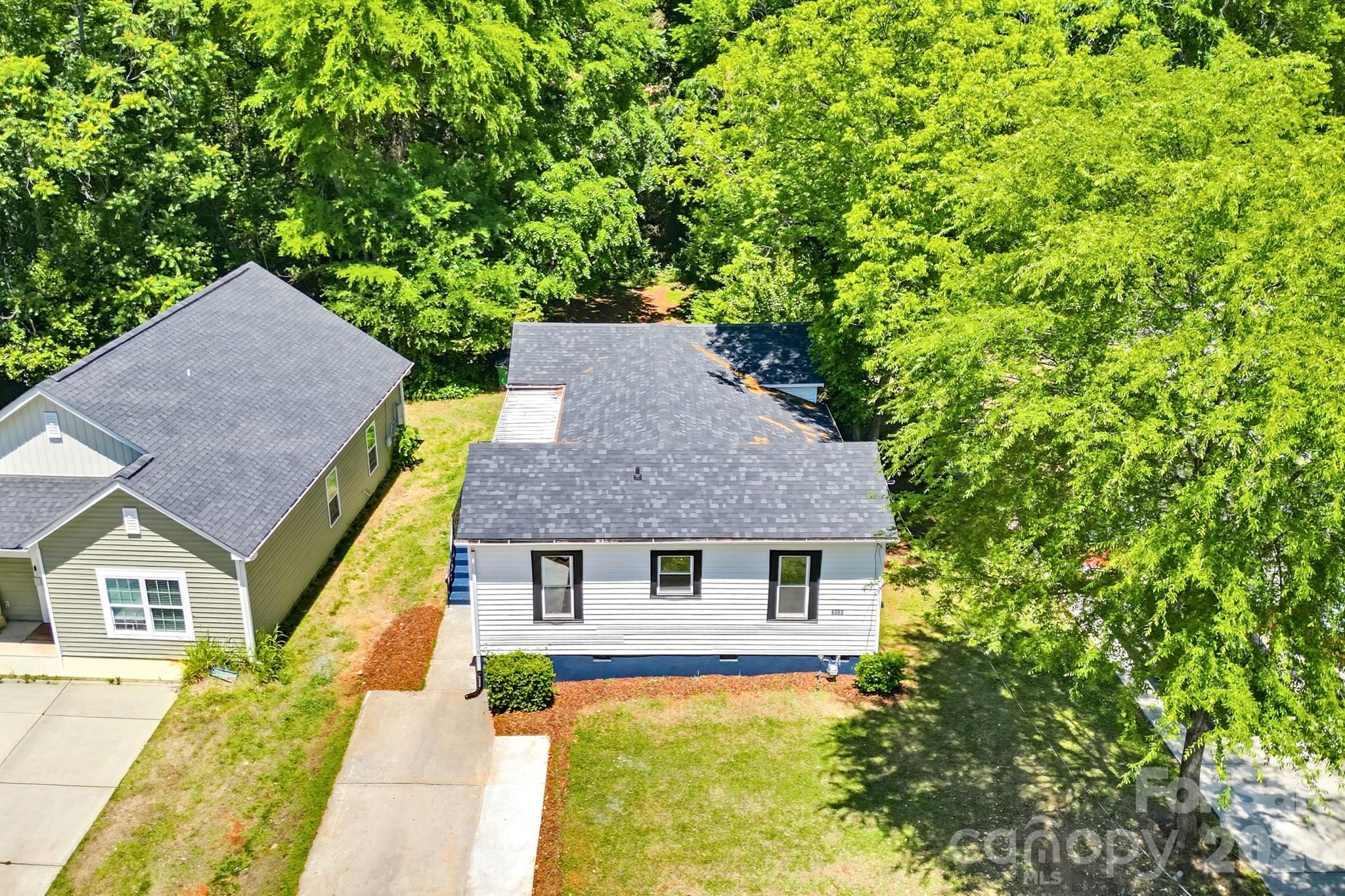 2622 Hemphill Street Property Photo 32