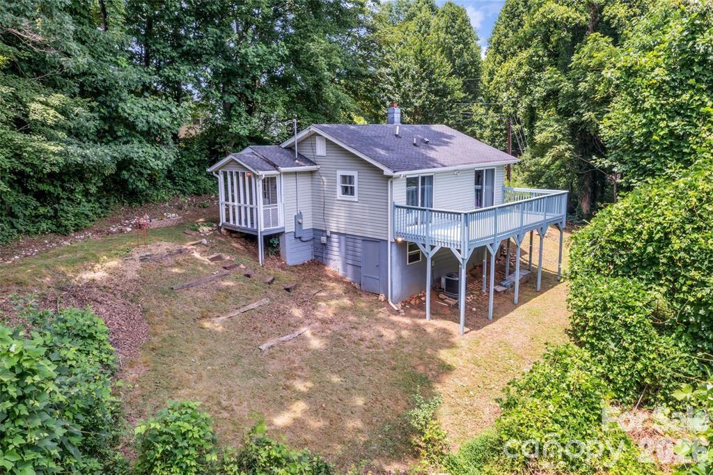 83 E View Street Property Photo 1