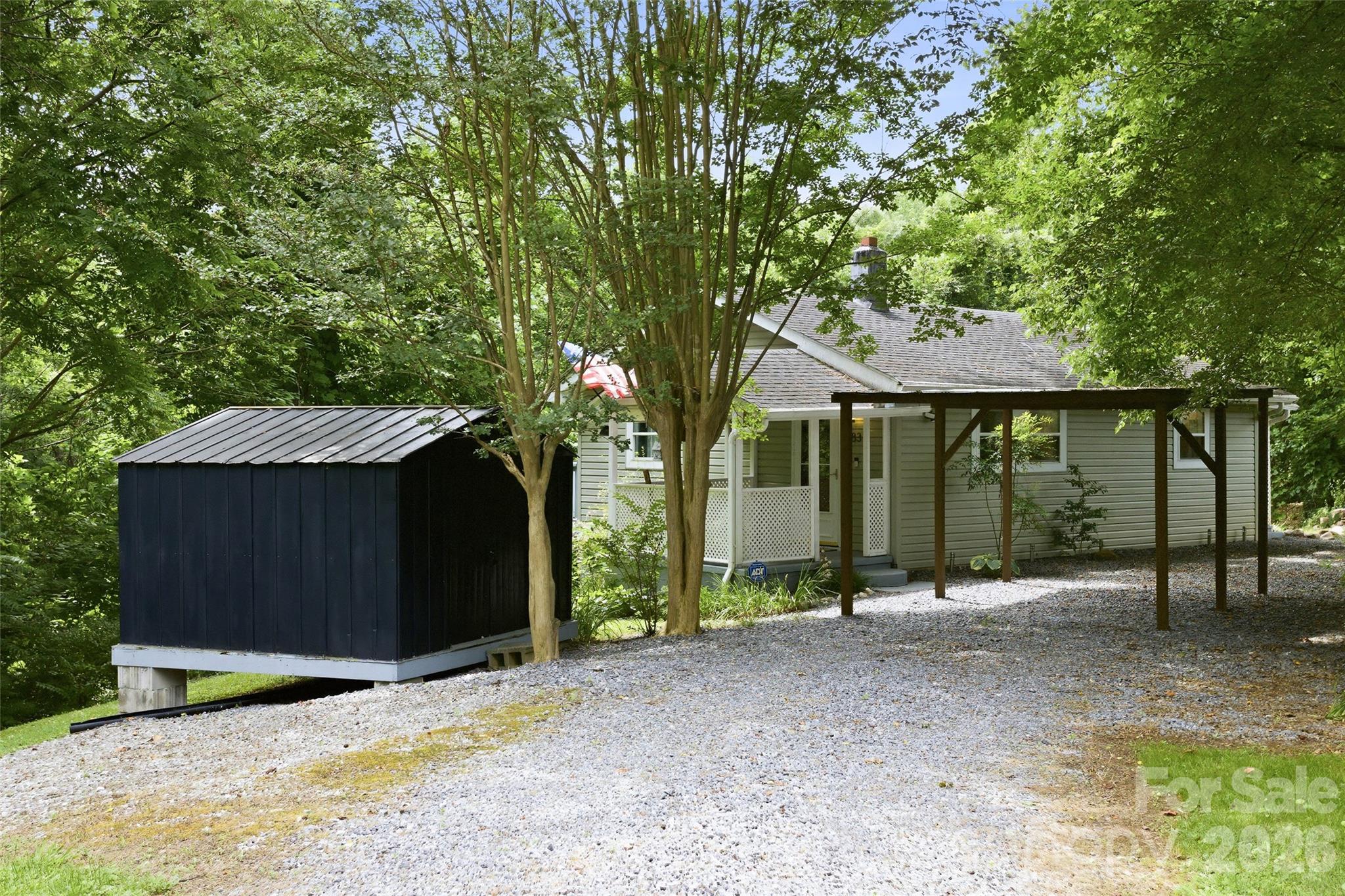 83 E View Street Property Photo 6