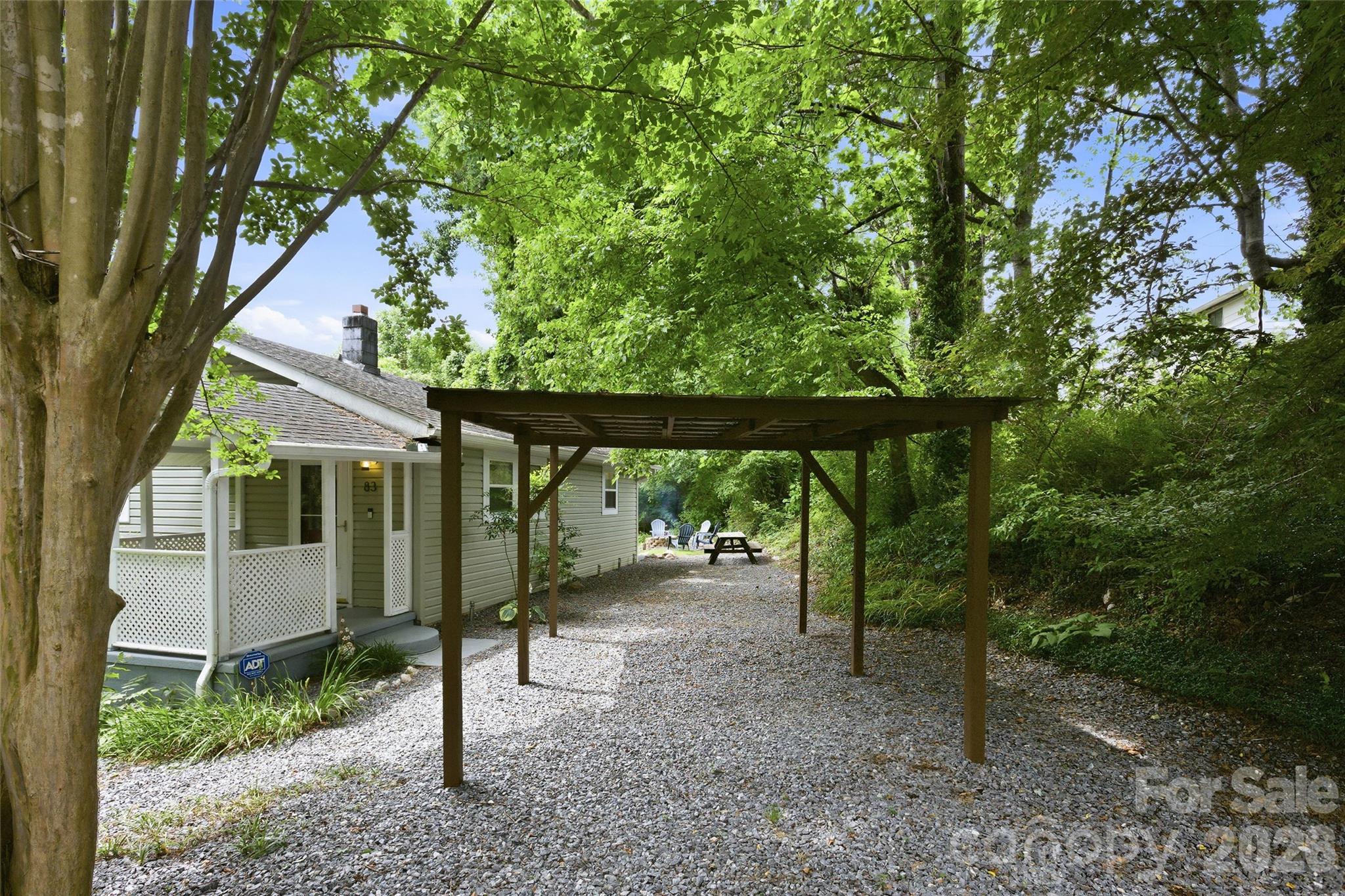 83 E View Street Property Photo 12