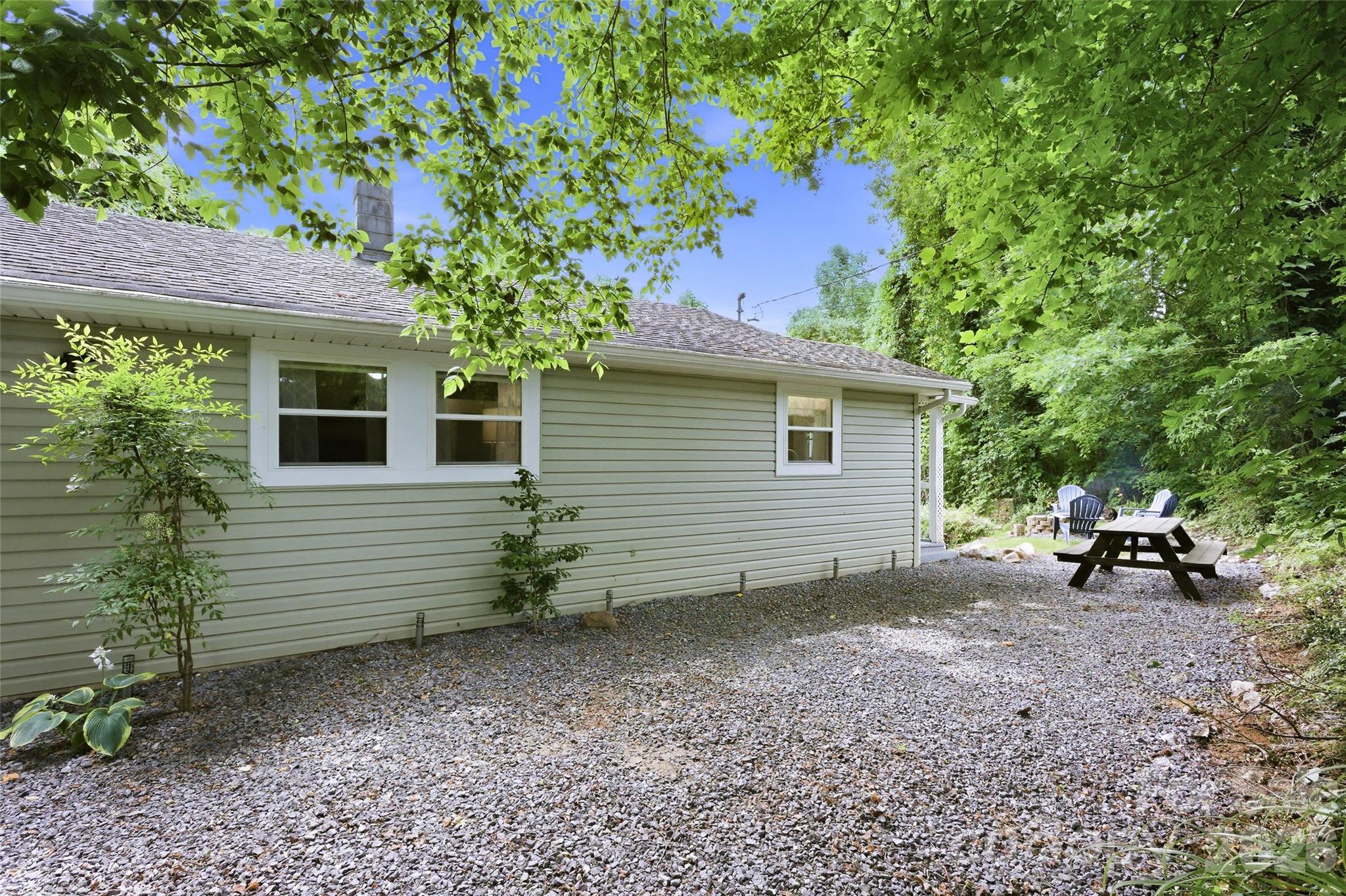 83 E View Street Property Photo 15