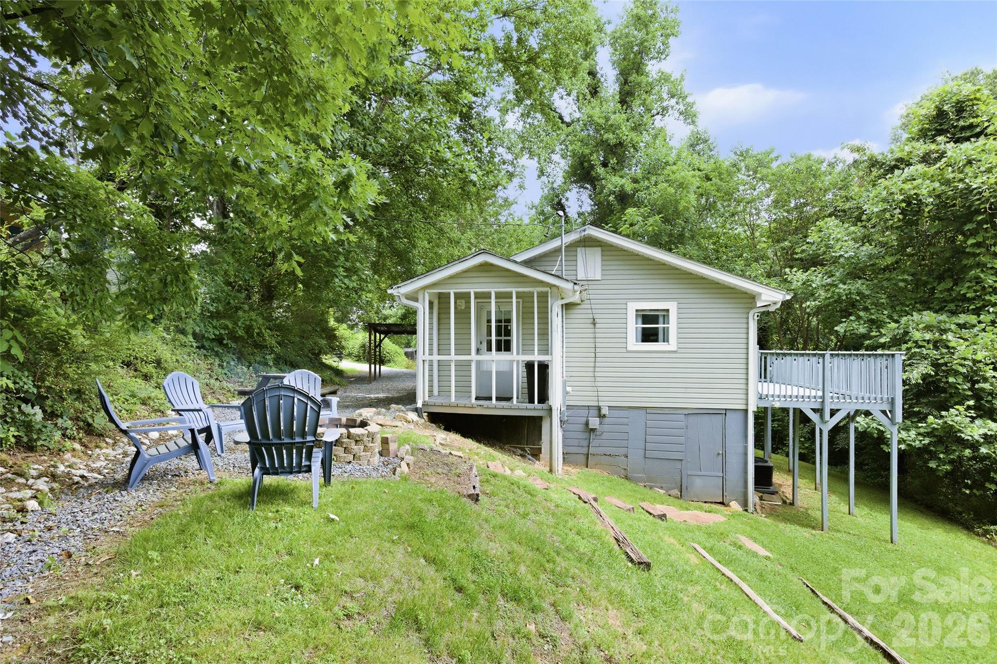 83 E View Street Property Photo 17