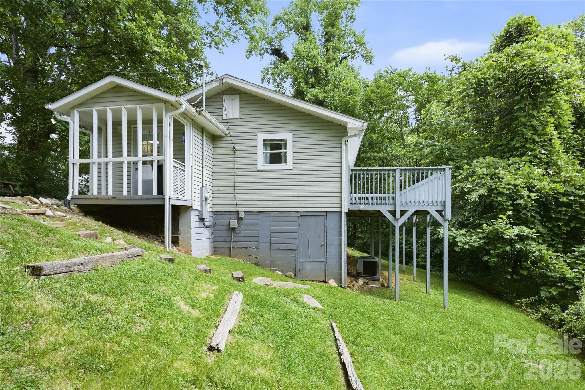 83 E View Street Property Photo 20