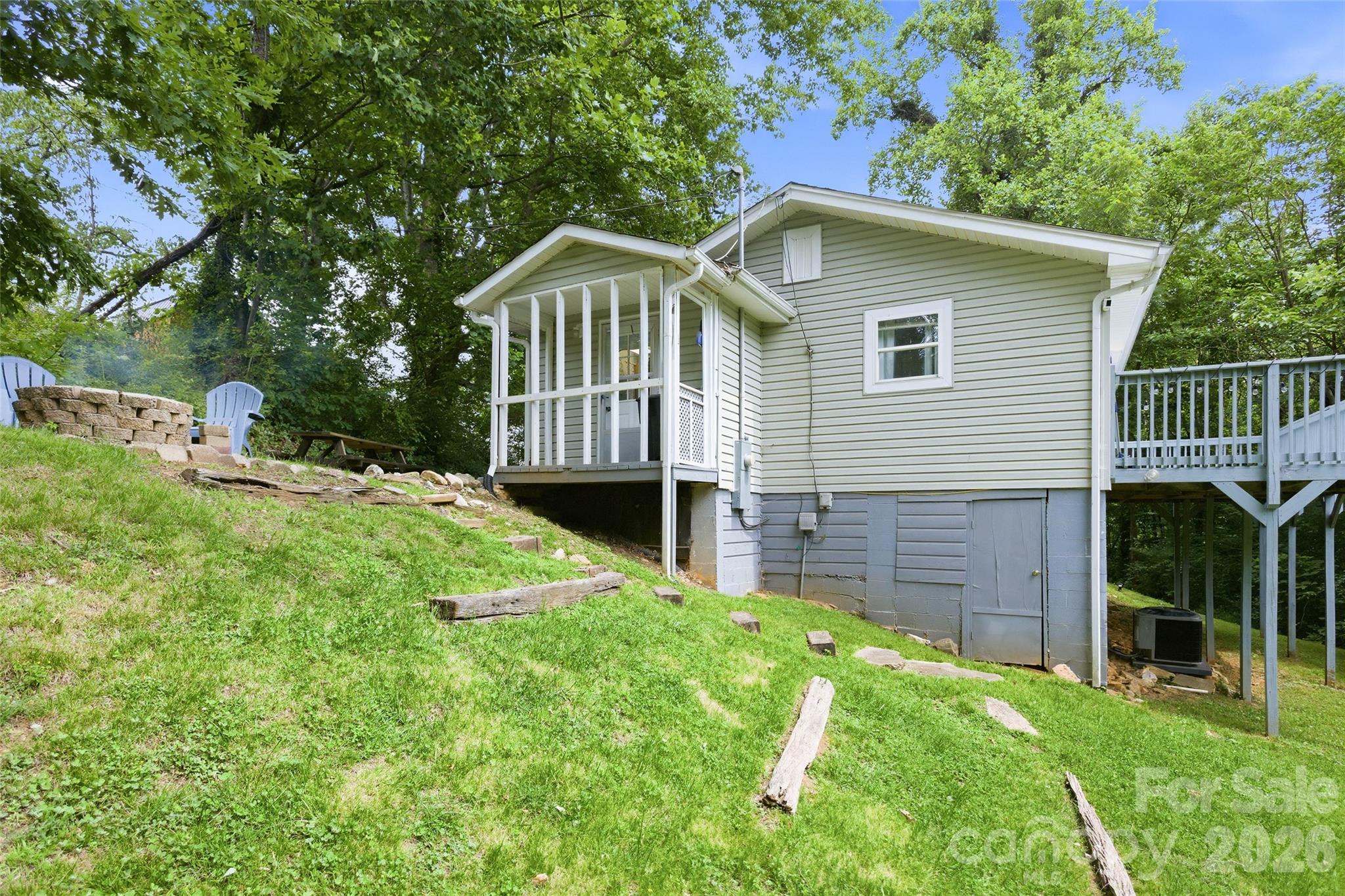 83 E View Street Property Photo 21