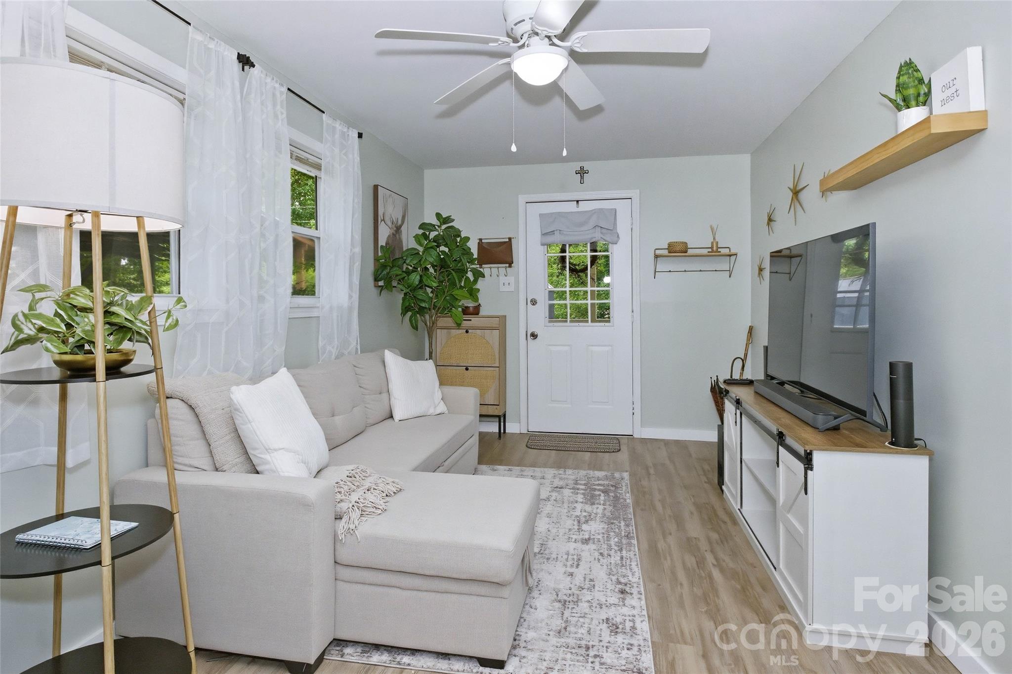 83 E View Street Property Photo 27