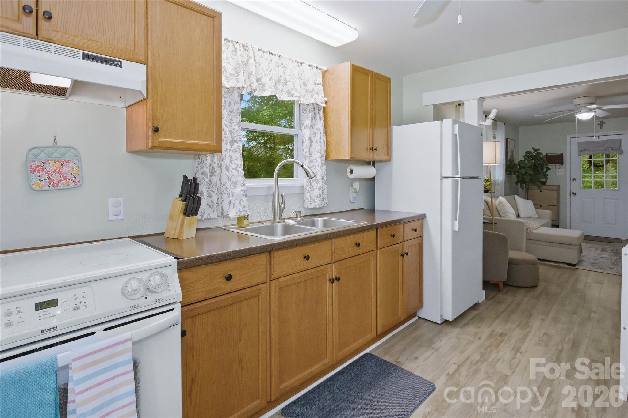 83 E View Street Property Photo 29