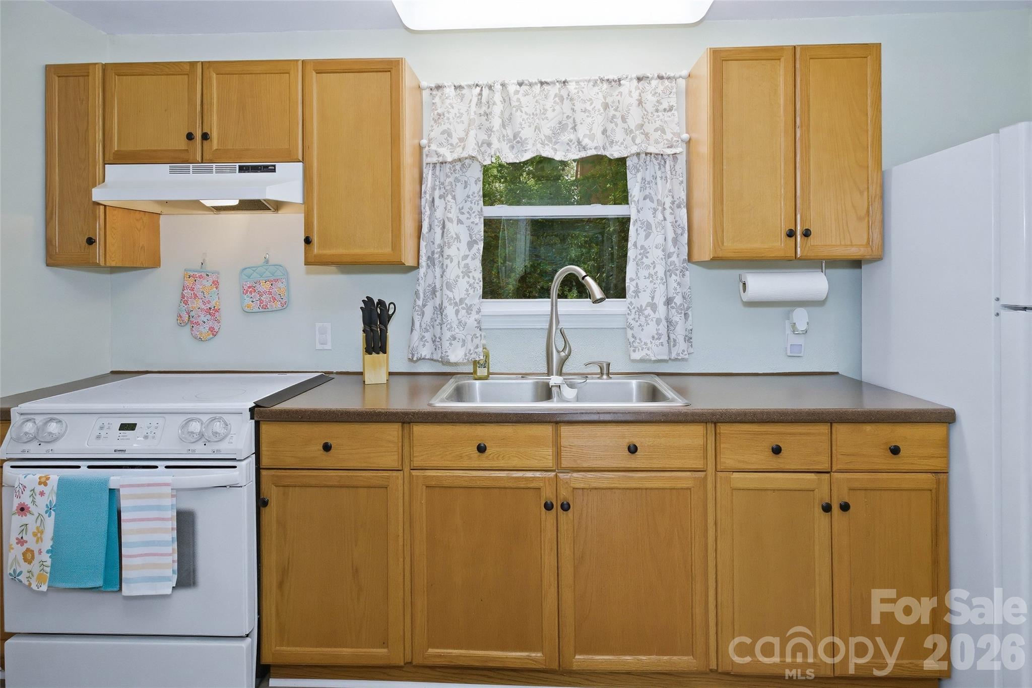 83 E View Street Property Photo 32