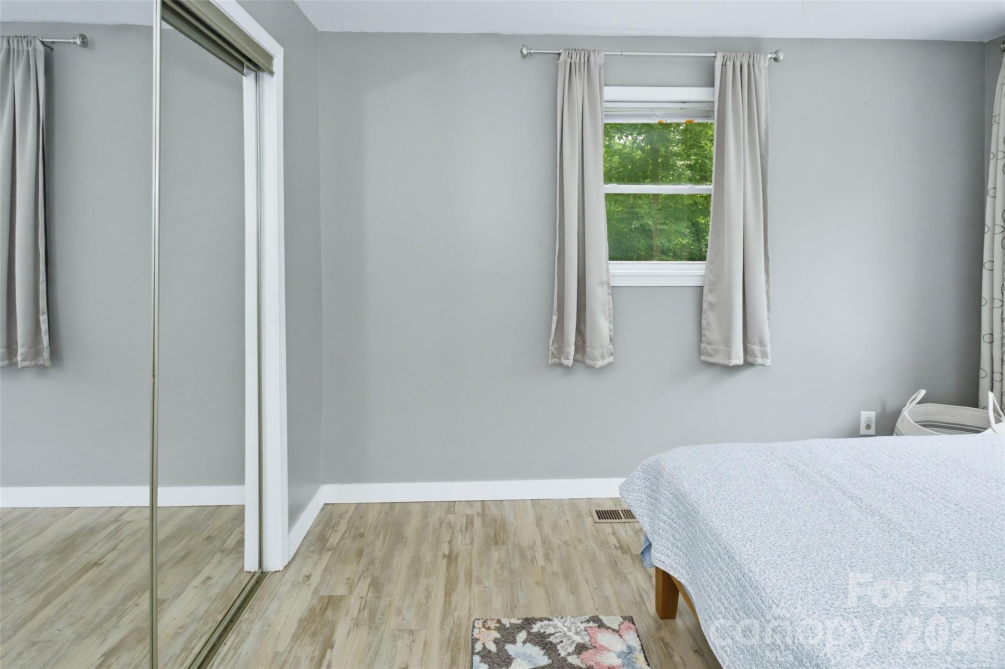 83 E View Street Property Photo 40