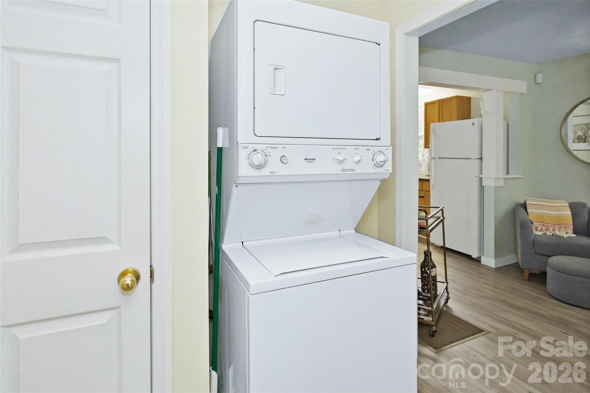 83 E View Street Property Photo 41