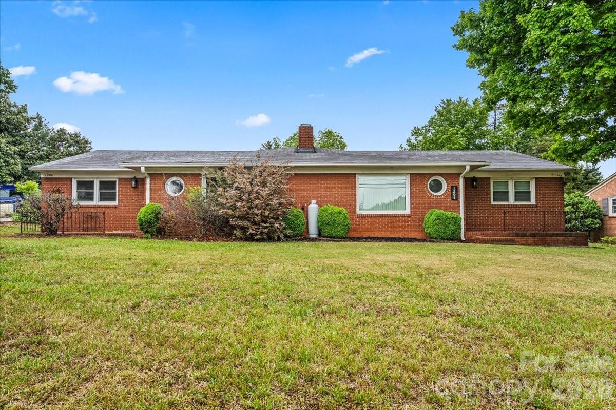 1204 W Fifth Avenue Property Photo 1