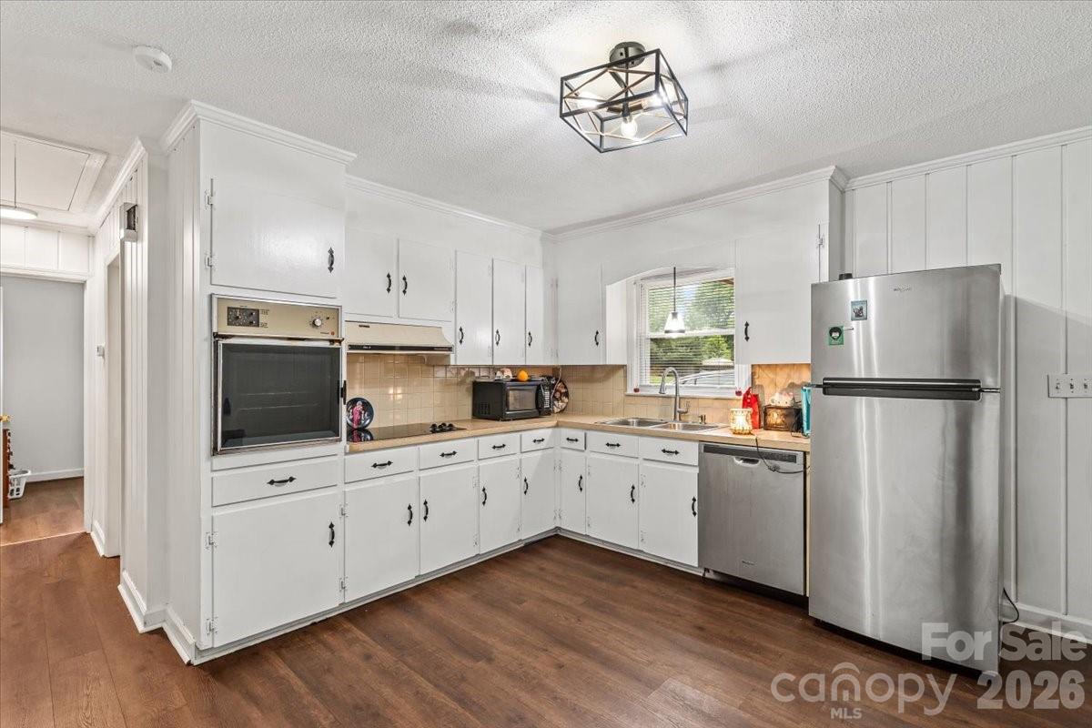 1204 W Fifth Avenue Property Photo 6