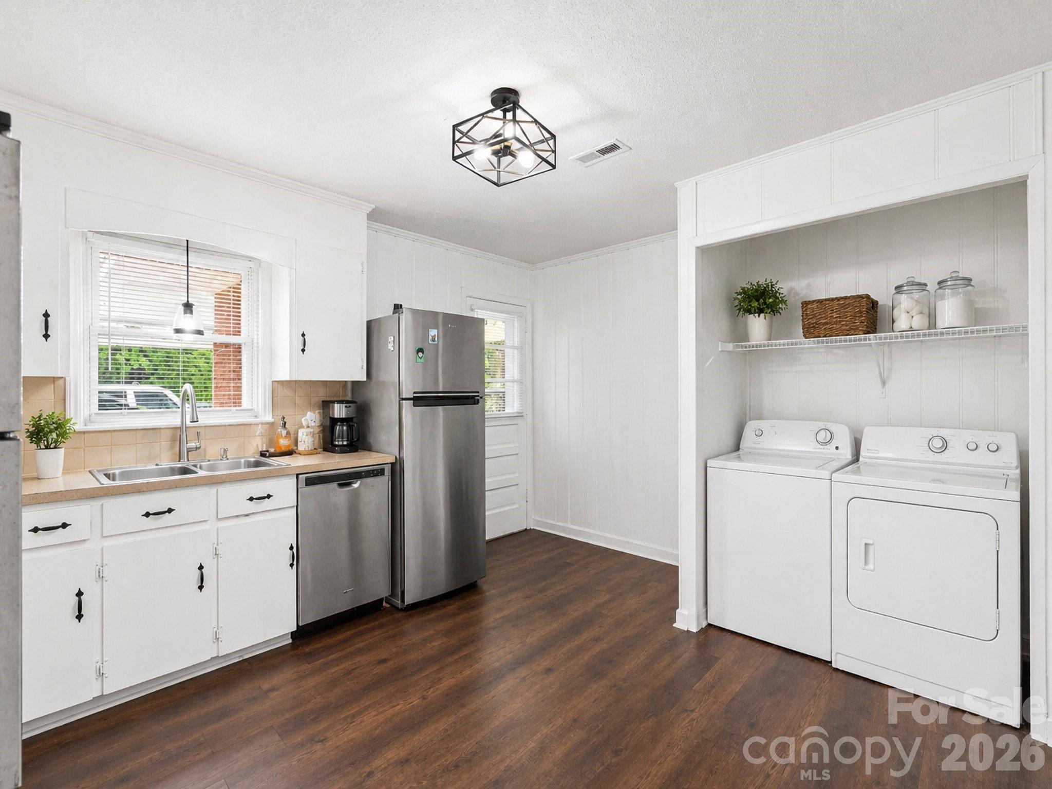 1204 W Fifth Avenue Property Photo 7