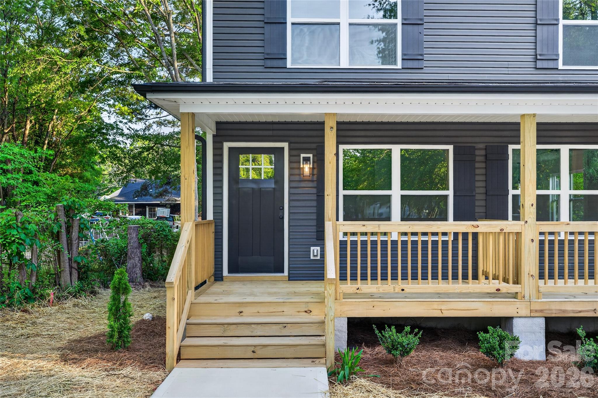 94 White Oak Street Property Photo 3