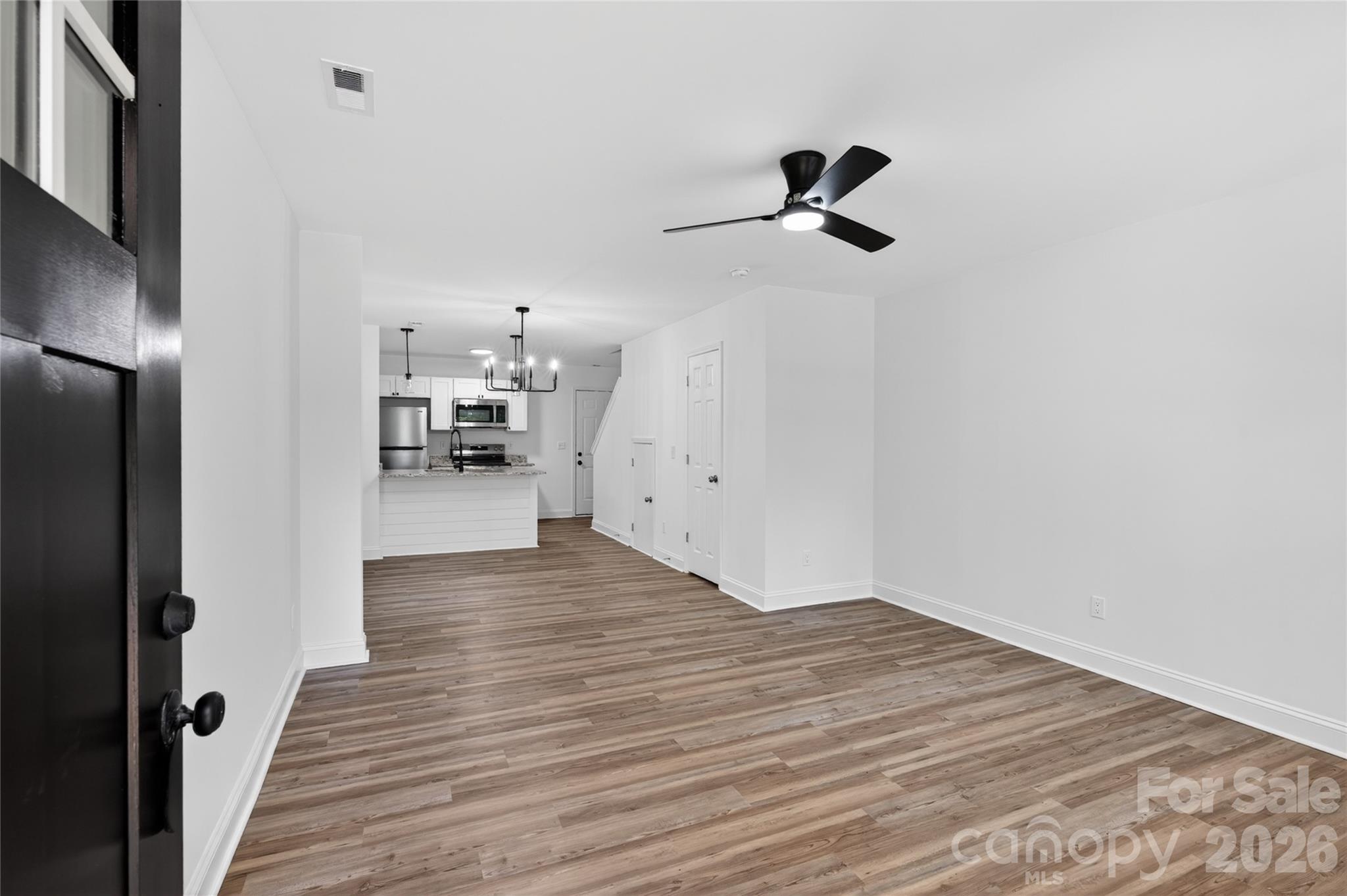 94 White Oak Street Property Photo 4