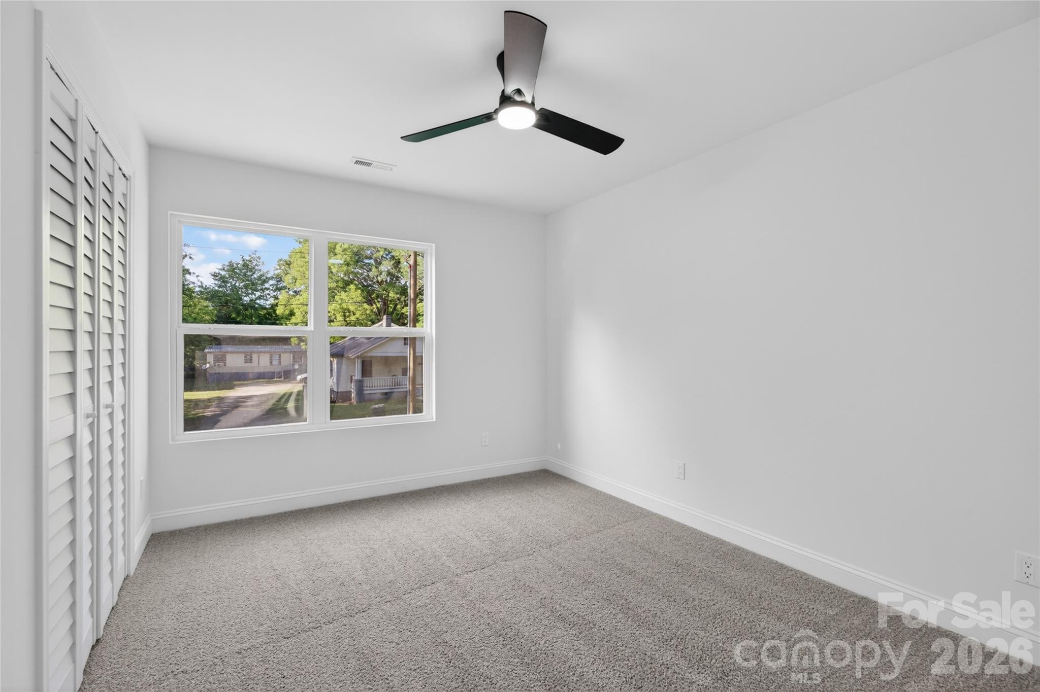 94 White Oak Street Property Photo 8