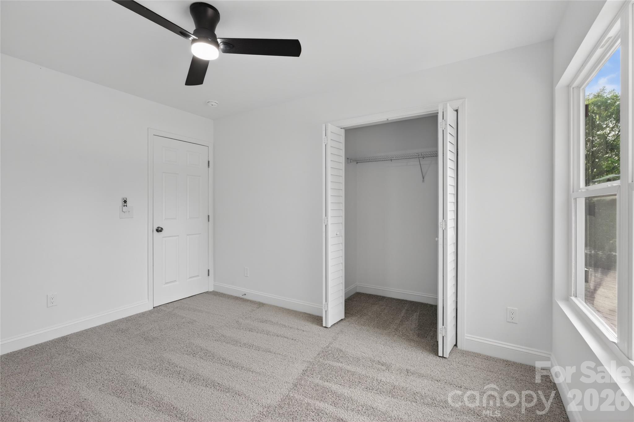 94 White Oak Street Property Photo 9