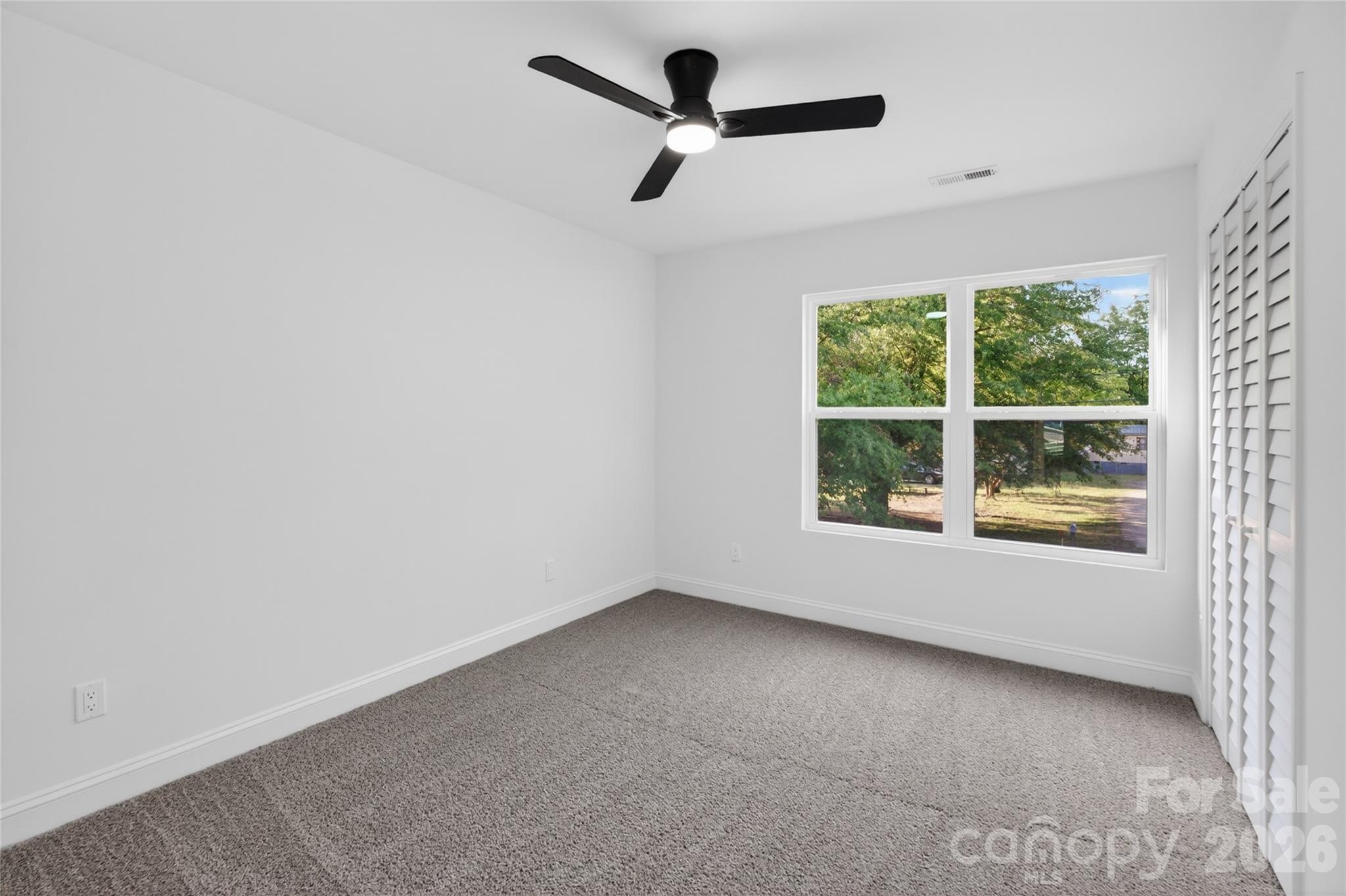 94 White Oak Street Property Photo 16