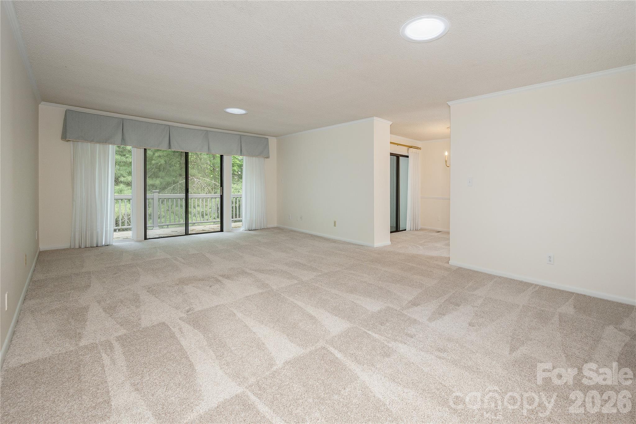 434 Crowfields Drive Property Photo 5