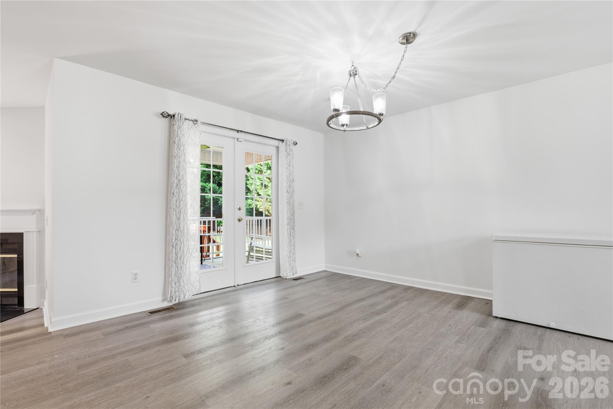 1689 Willowbrook Drive Property Photo 10