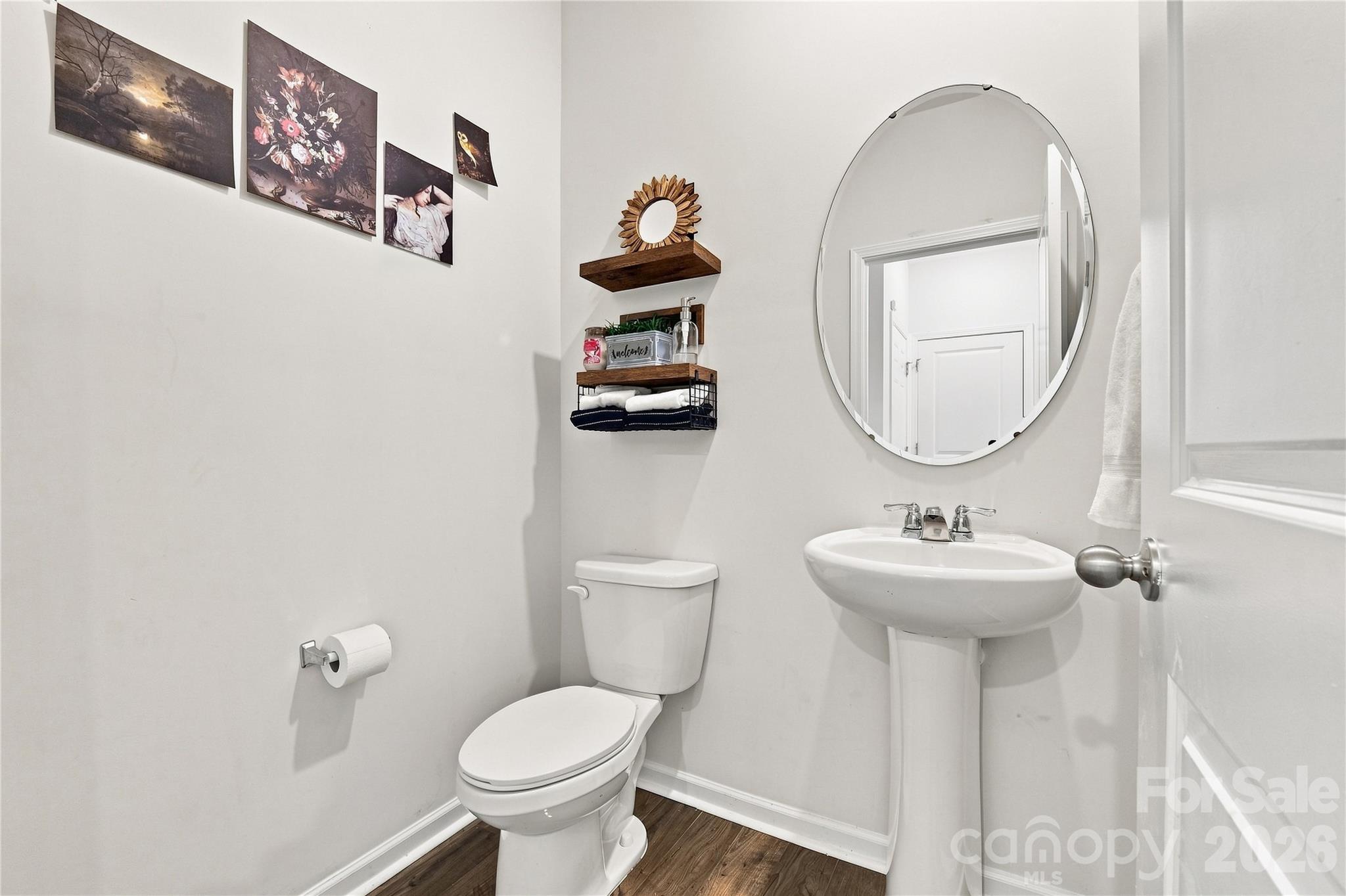 118 N Hill Lane Property Photo 8