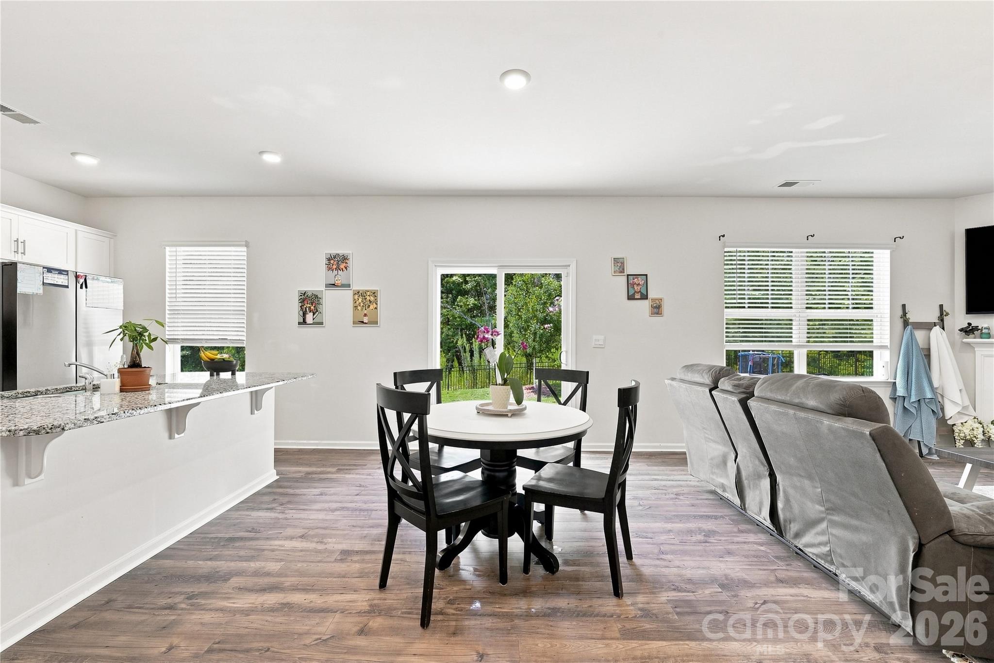 118 N Hill Lane Property Photo 12